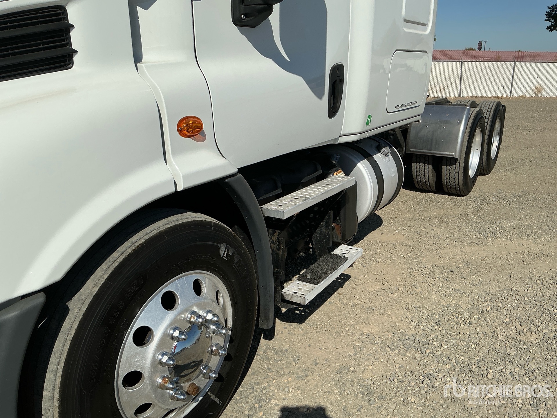 2019 Freightliner CASCADIA 113