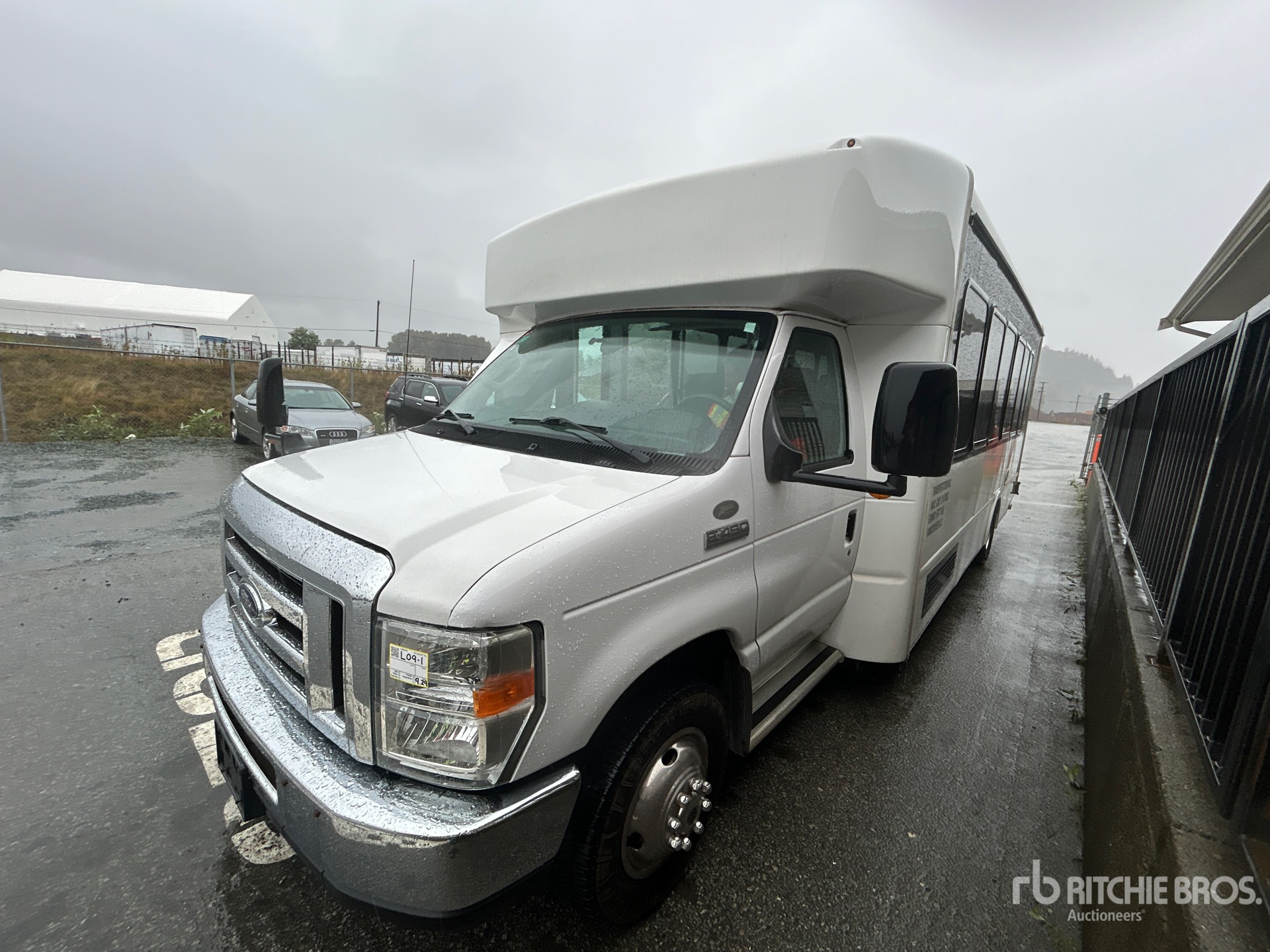 2017 Ford E-450