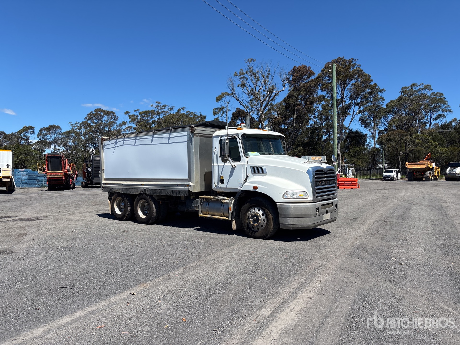 2010 Mack CMMR GRANITE