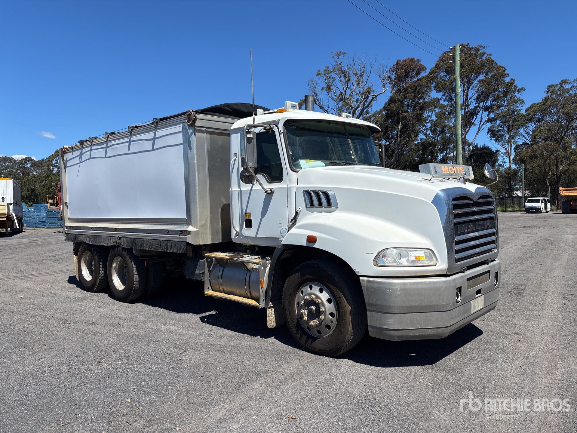 2010 Mack CMMR GRANITE