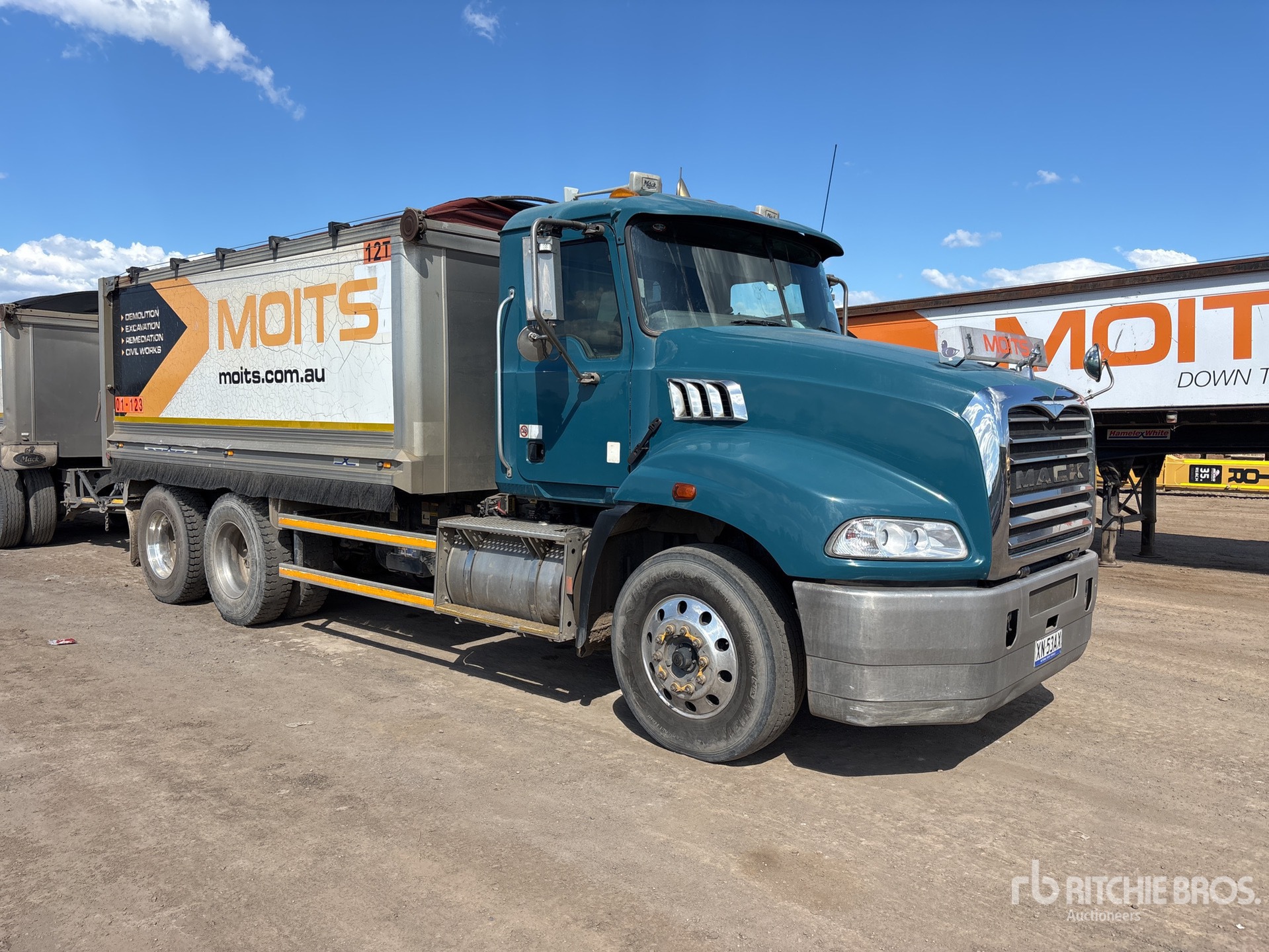 Photo of 2010 Mack CMMR GRANITE