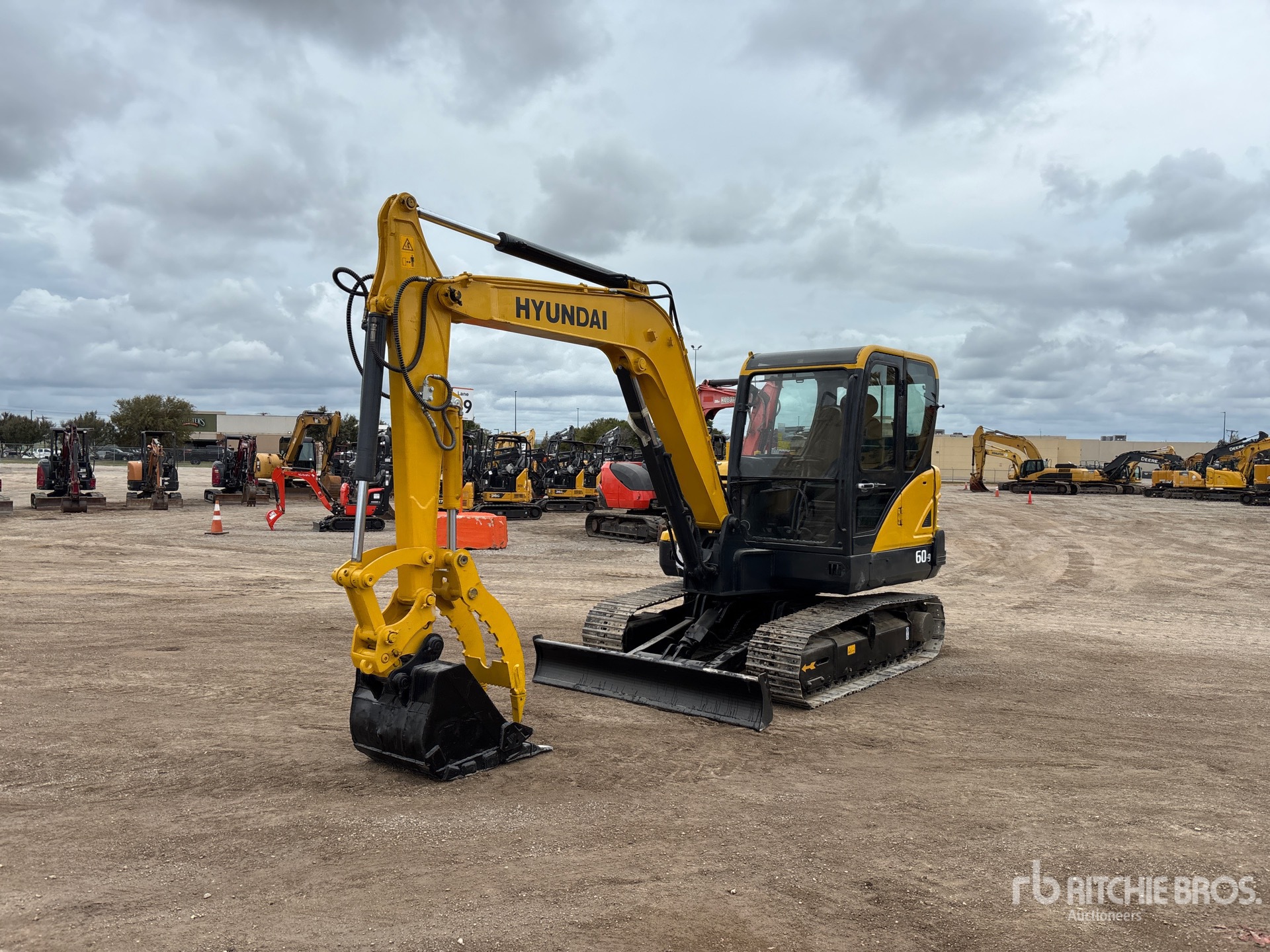 Photo of 2013 Hyundai R60-9