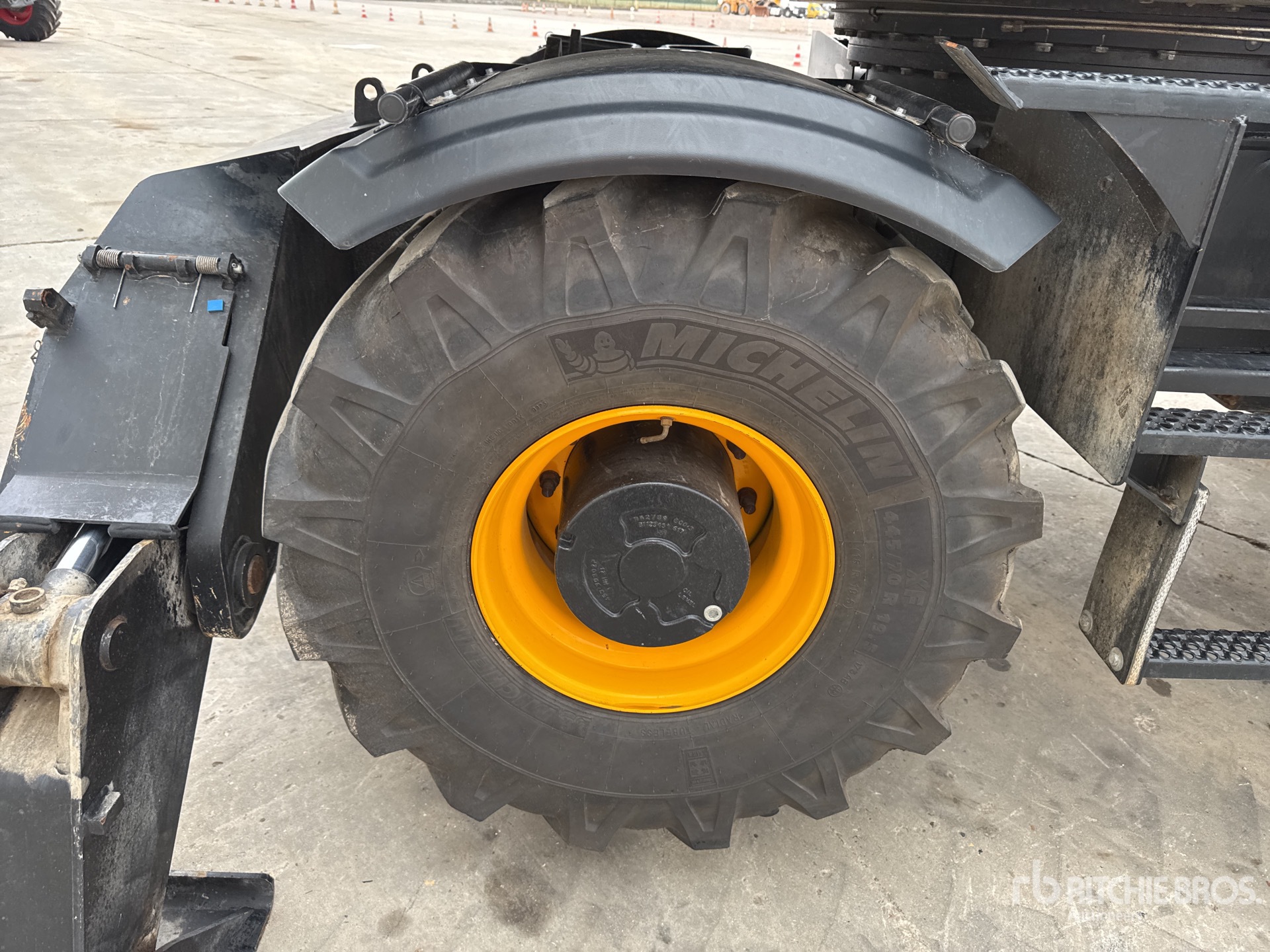 2023 JCB JS145WT-SV