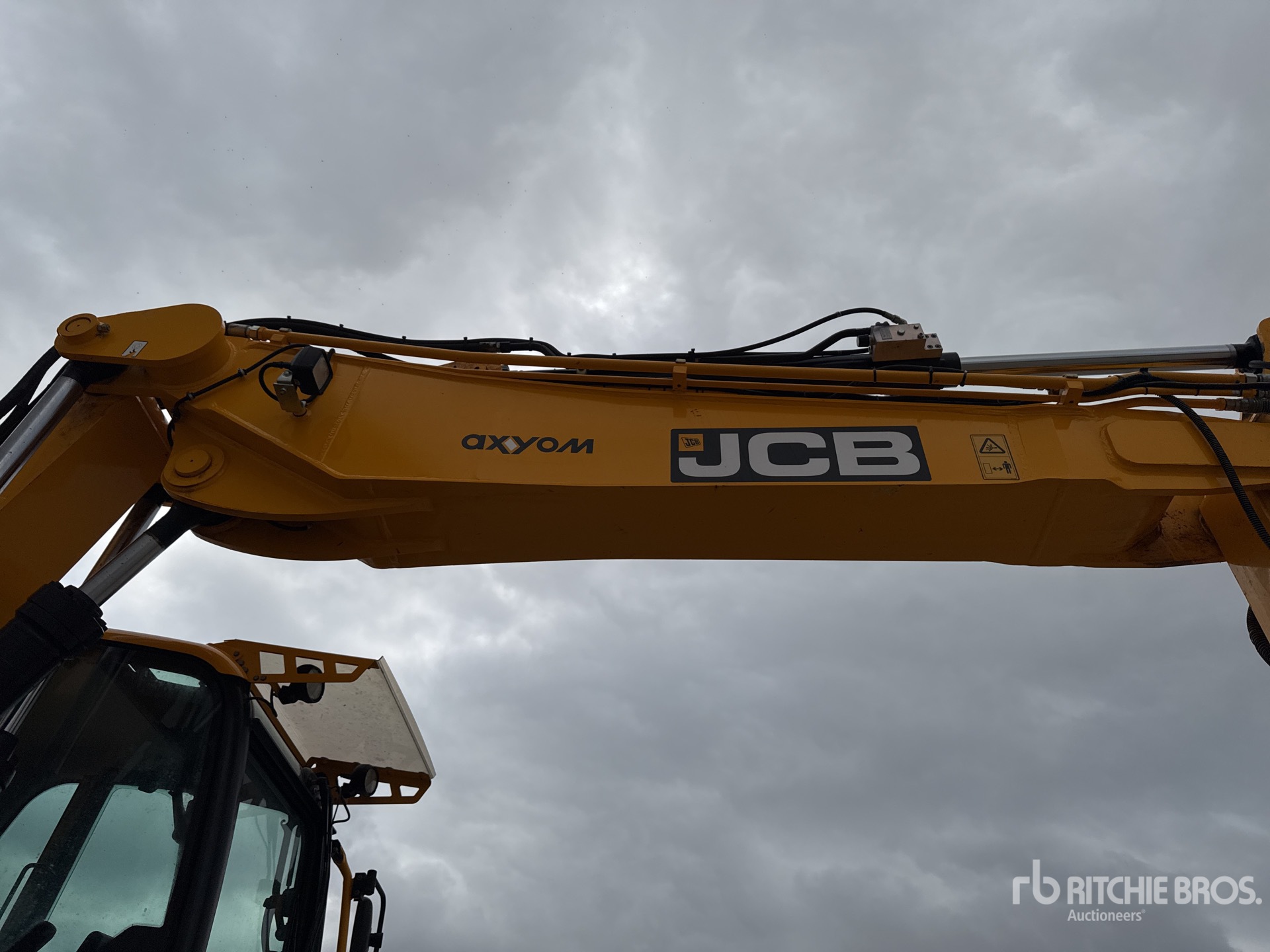 2023 JCB JS145WT-SV