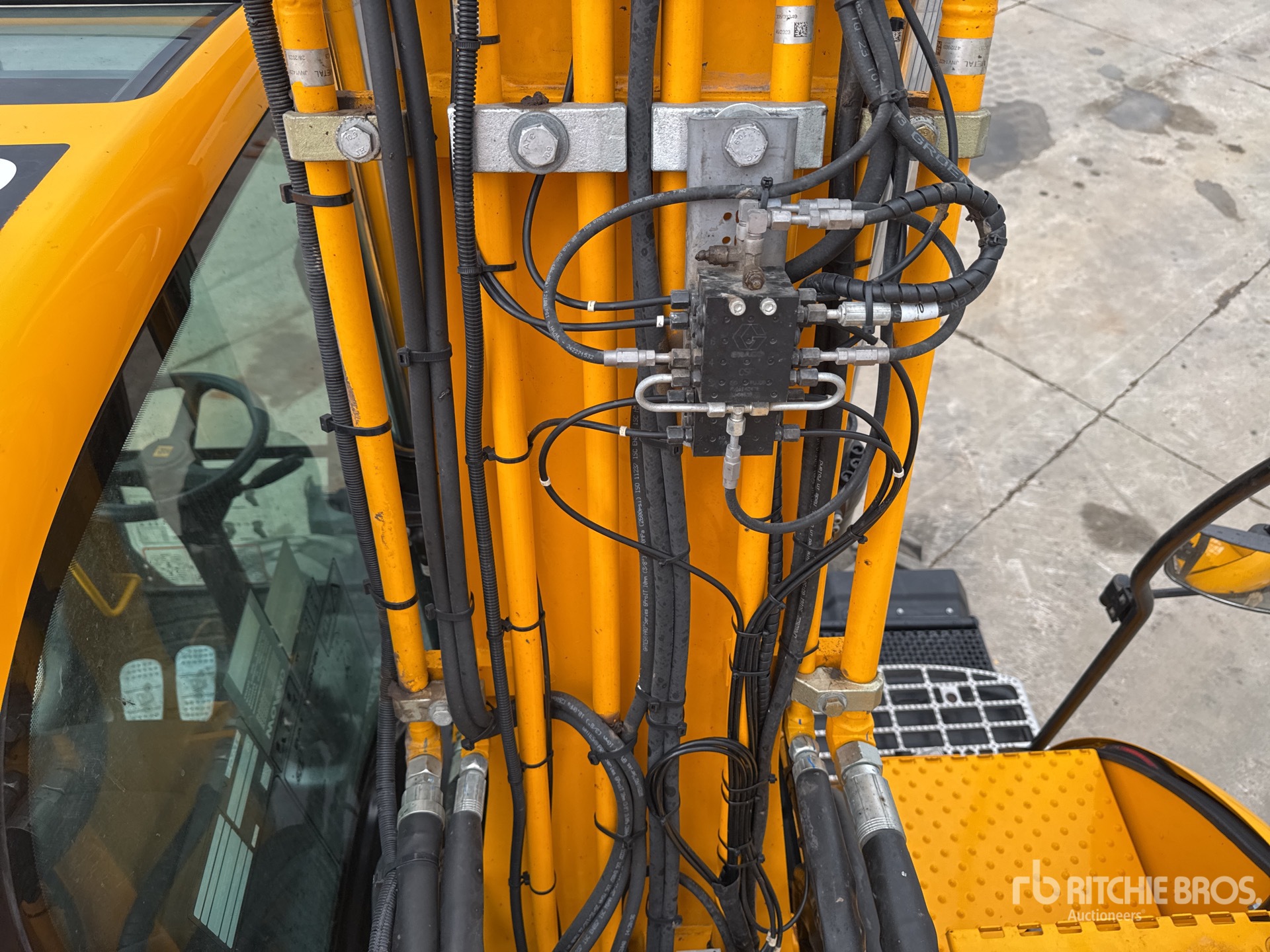 2023 JCB JS145WT-SV