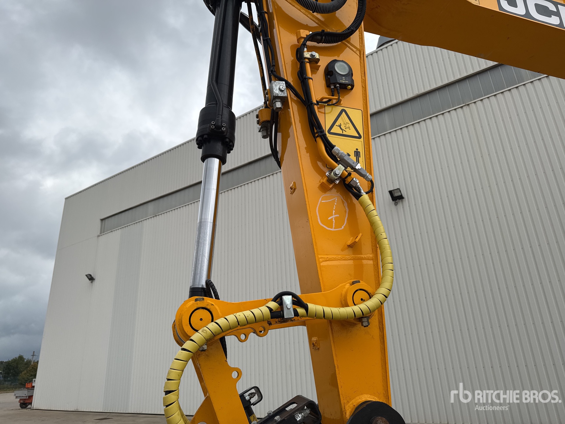 2023 JCB JS145WT-SV