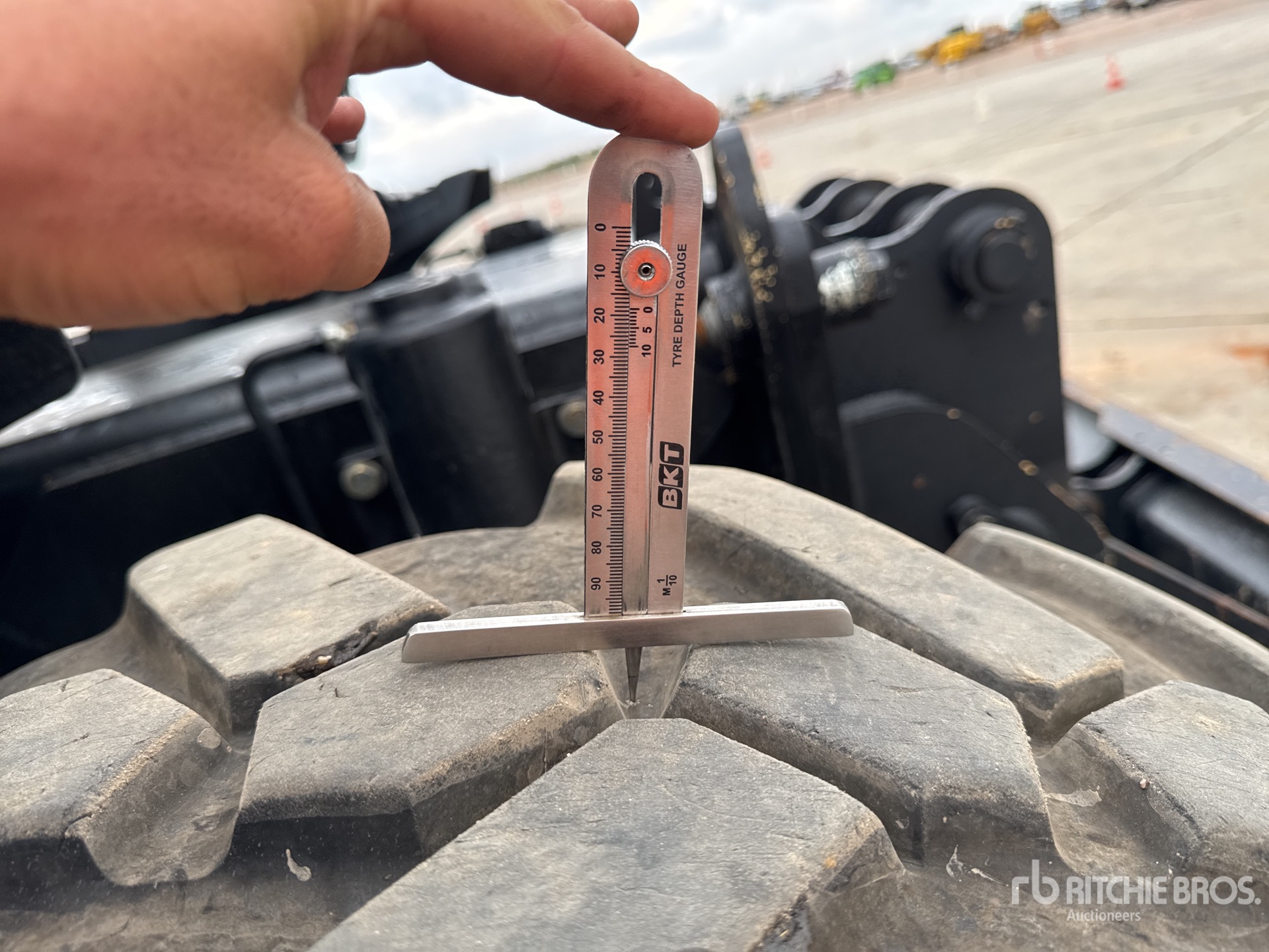 2023 JCB JS145WT-SV