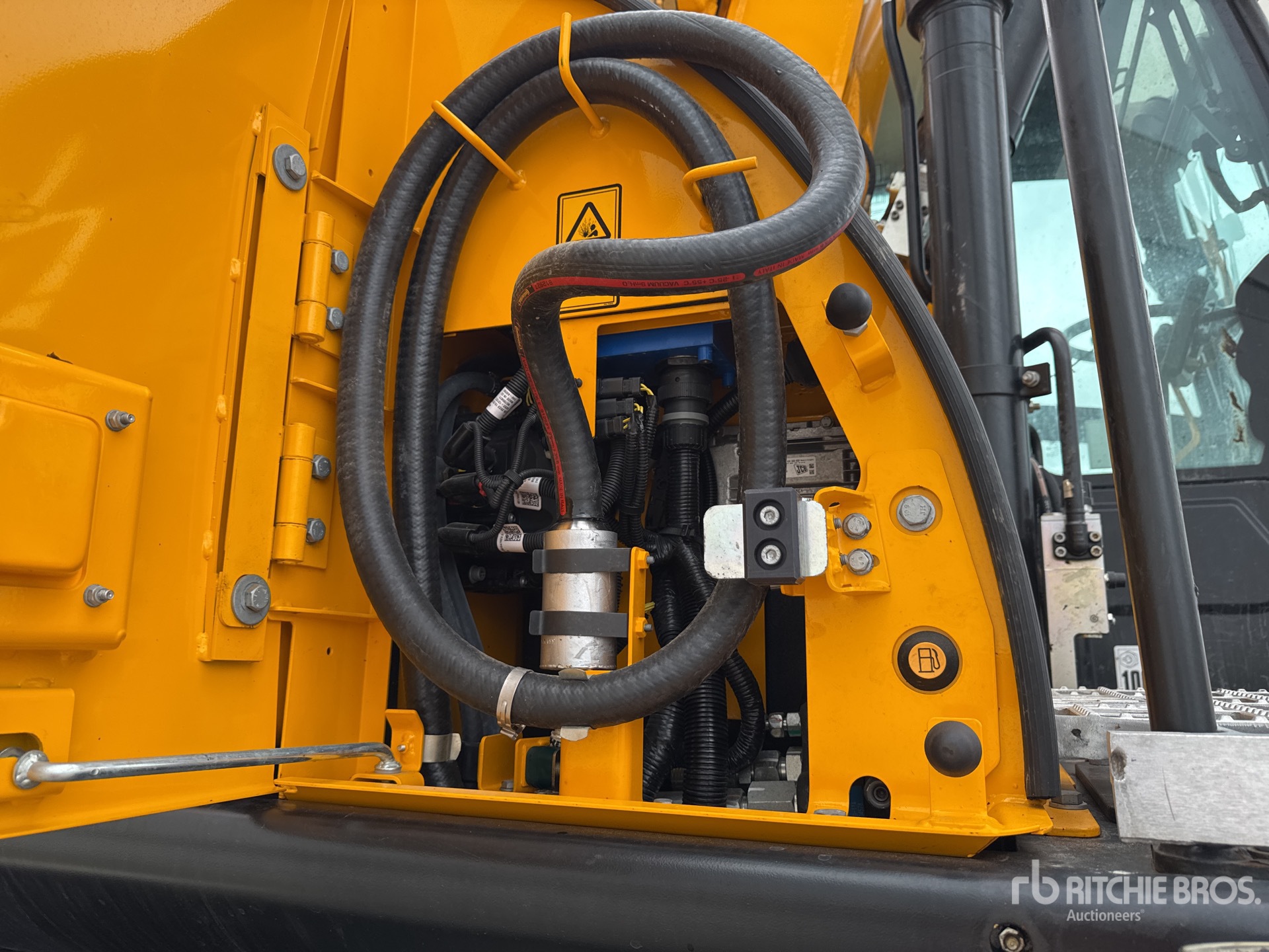 2023 JCB JS145WT-SV