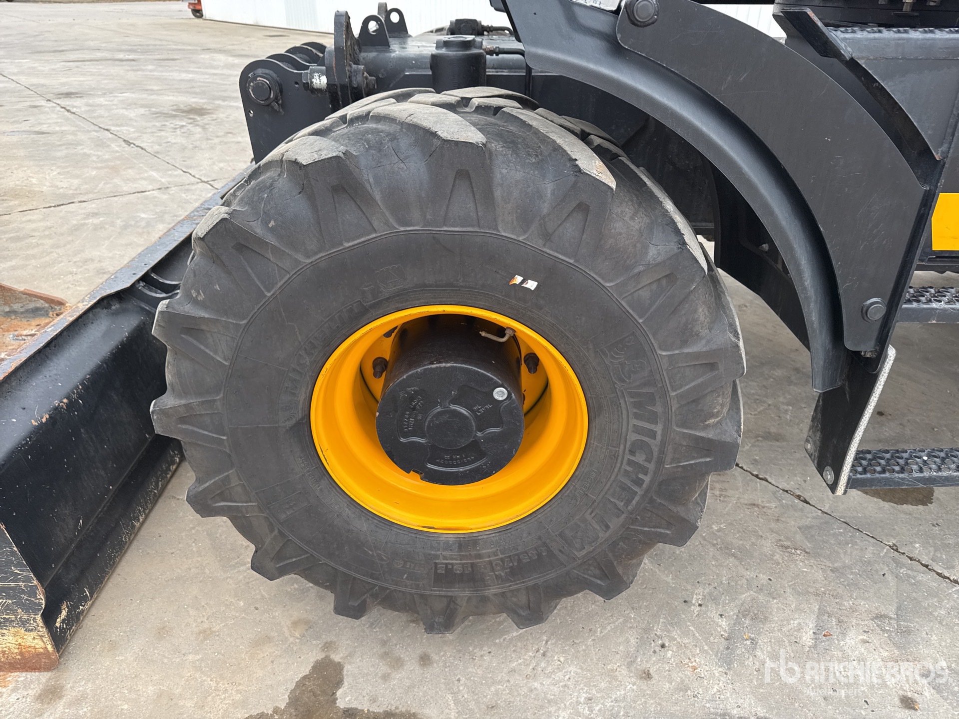 2023 JCB JS145WT-SV