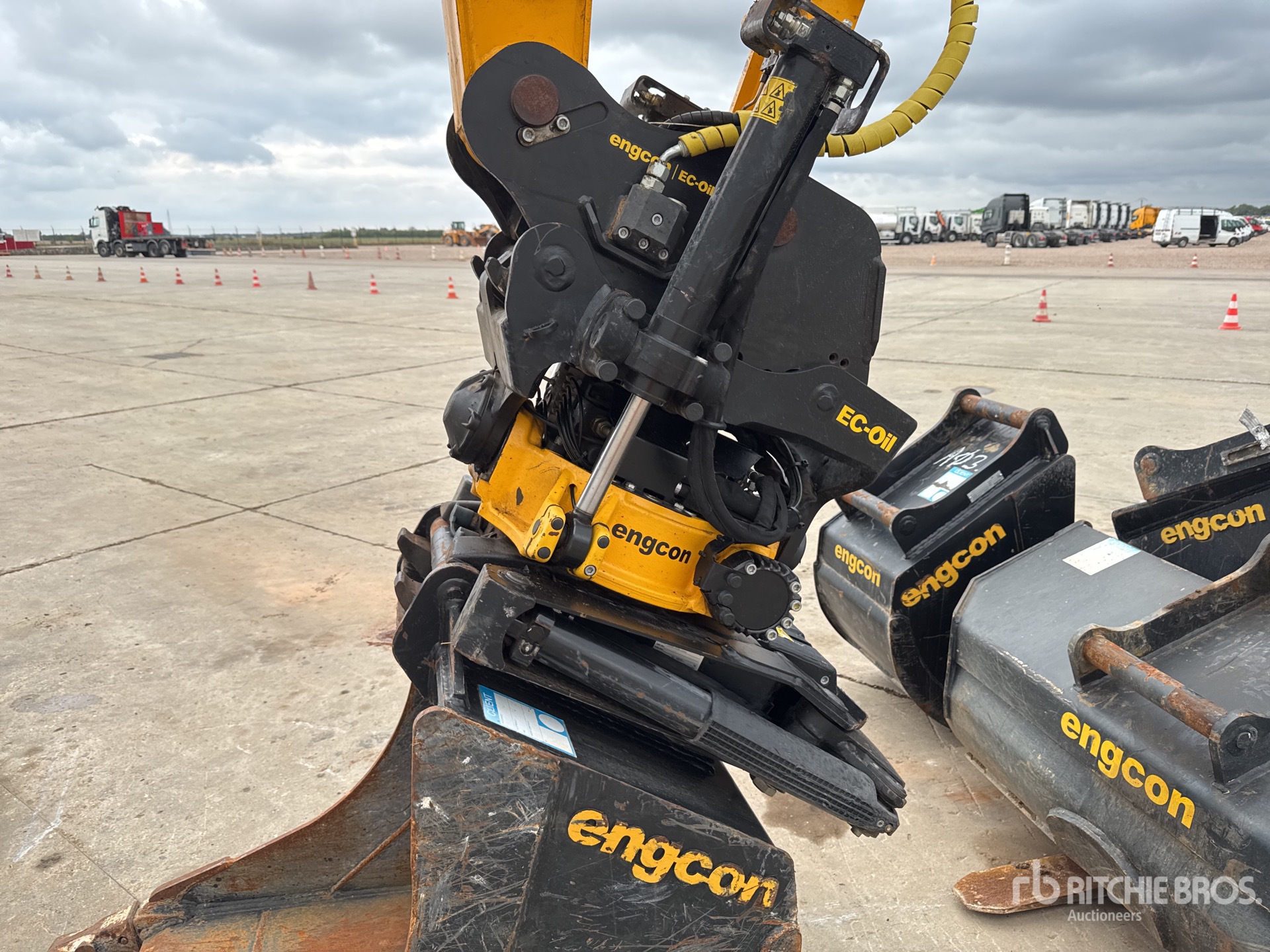 2023 JCB JS145WT-SV
