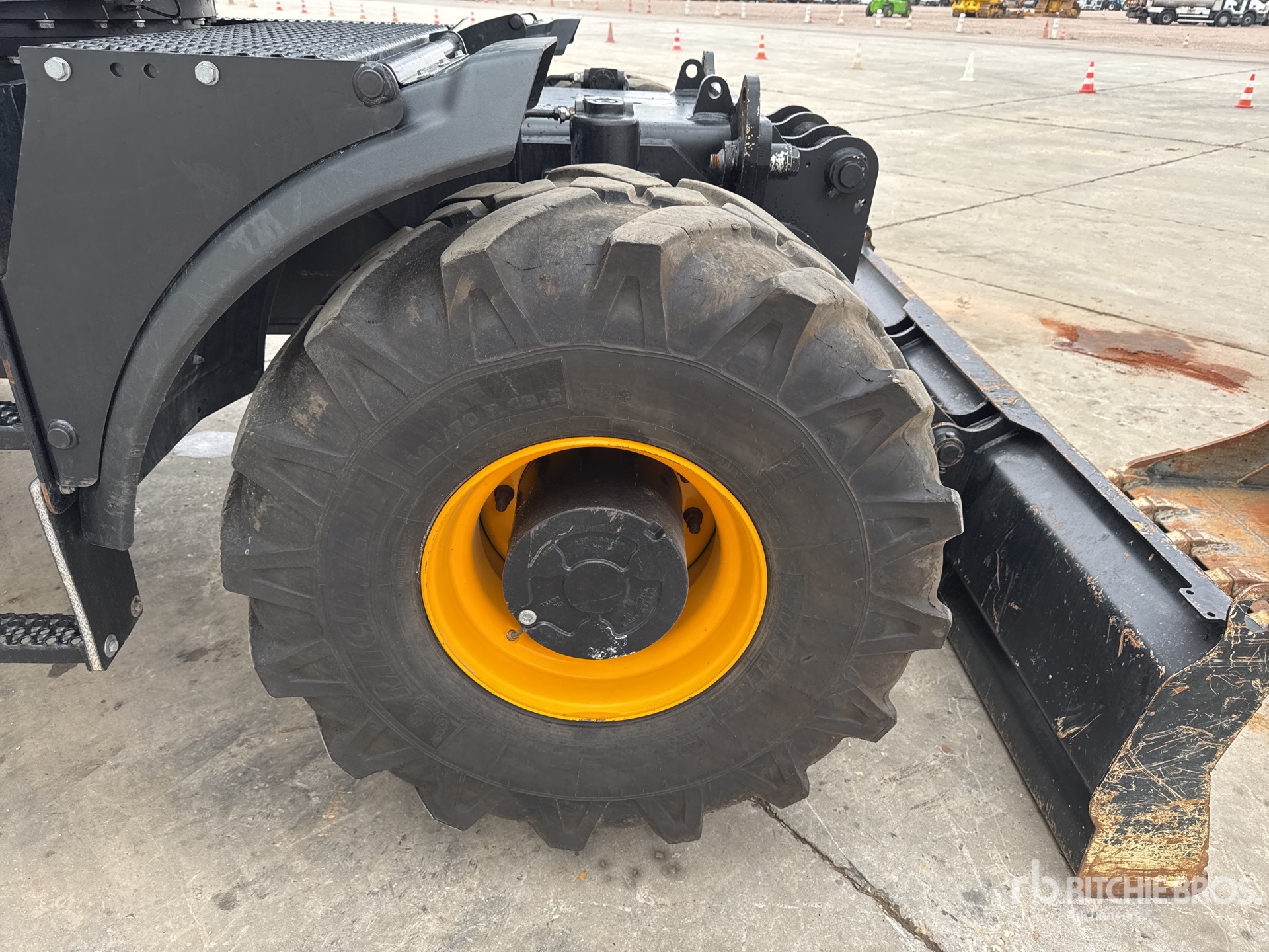 2023 JCB JS145WT-SV