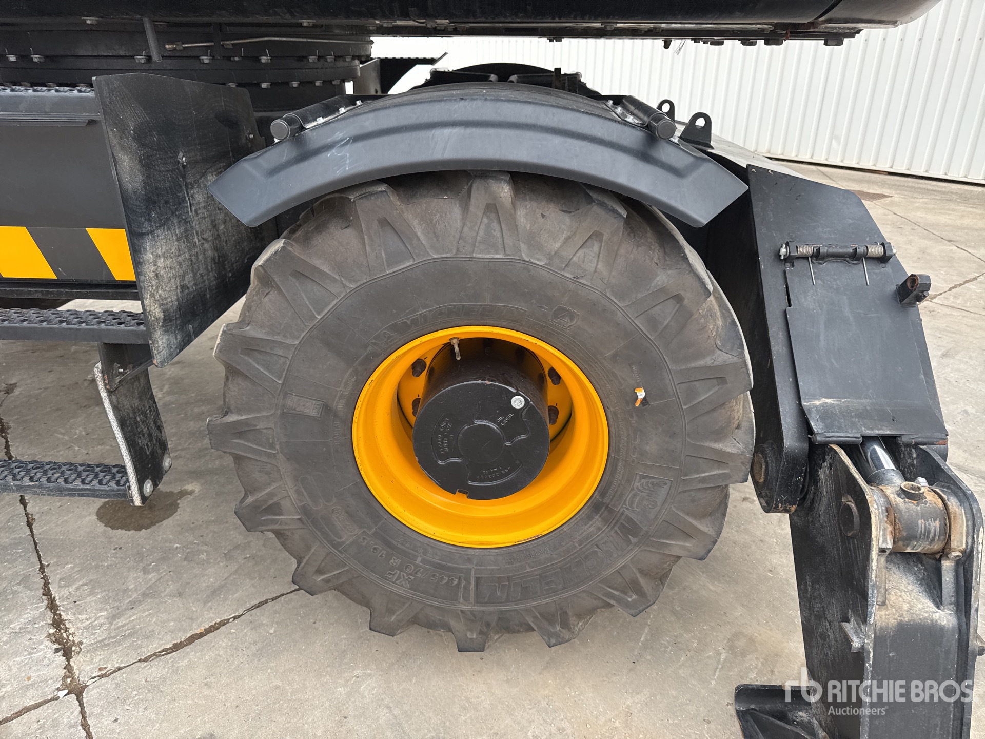 2023 JCB JS145WT-SV