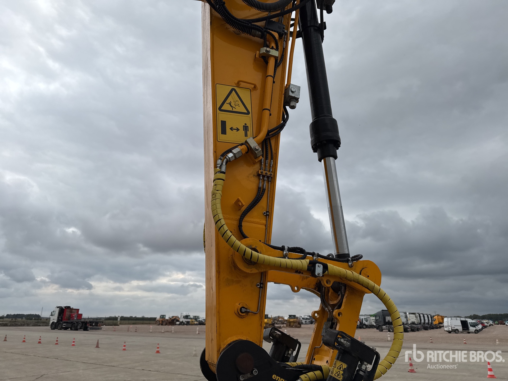 2023 JCB JS145WT-SV