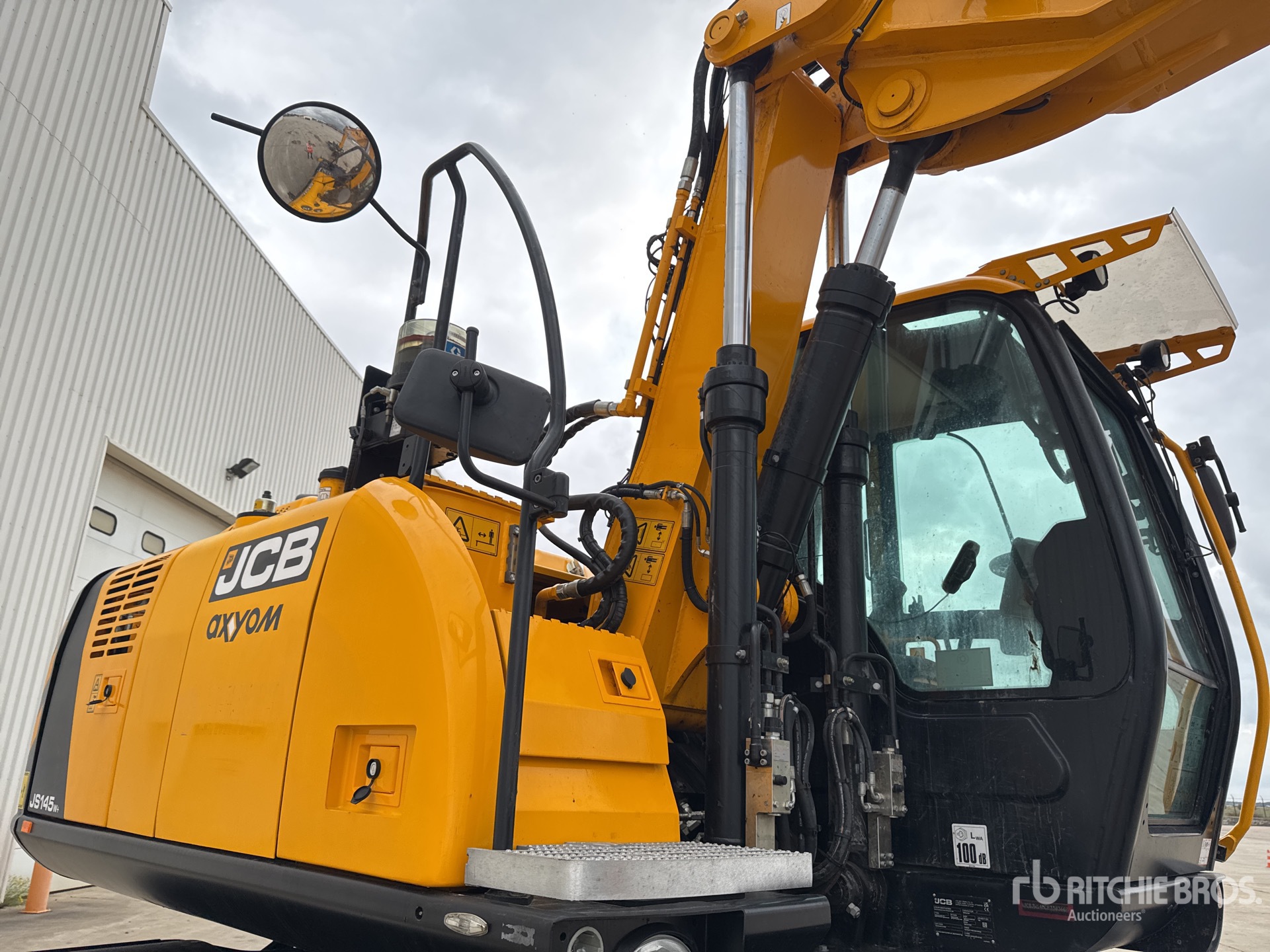 2023 JCB JS145WT-SV