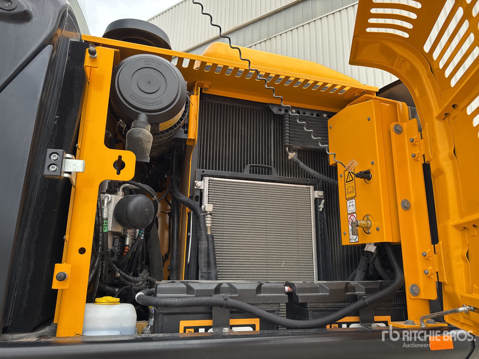 2023 JCB JS145WT-SV