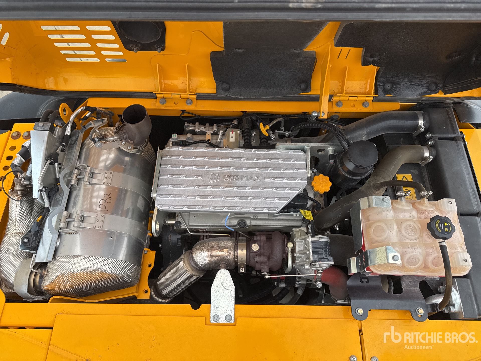2023 JCB JS145WT-SV