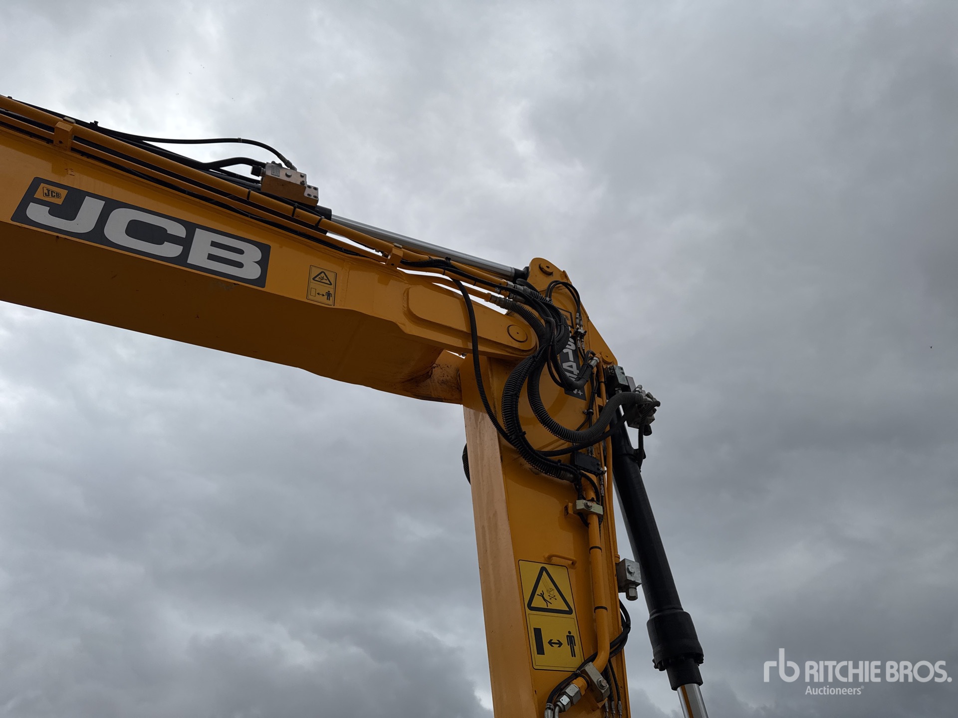 2023 JCB JS145WT-SV