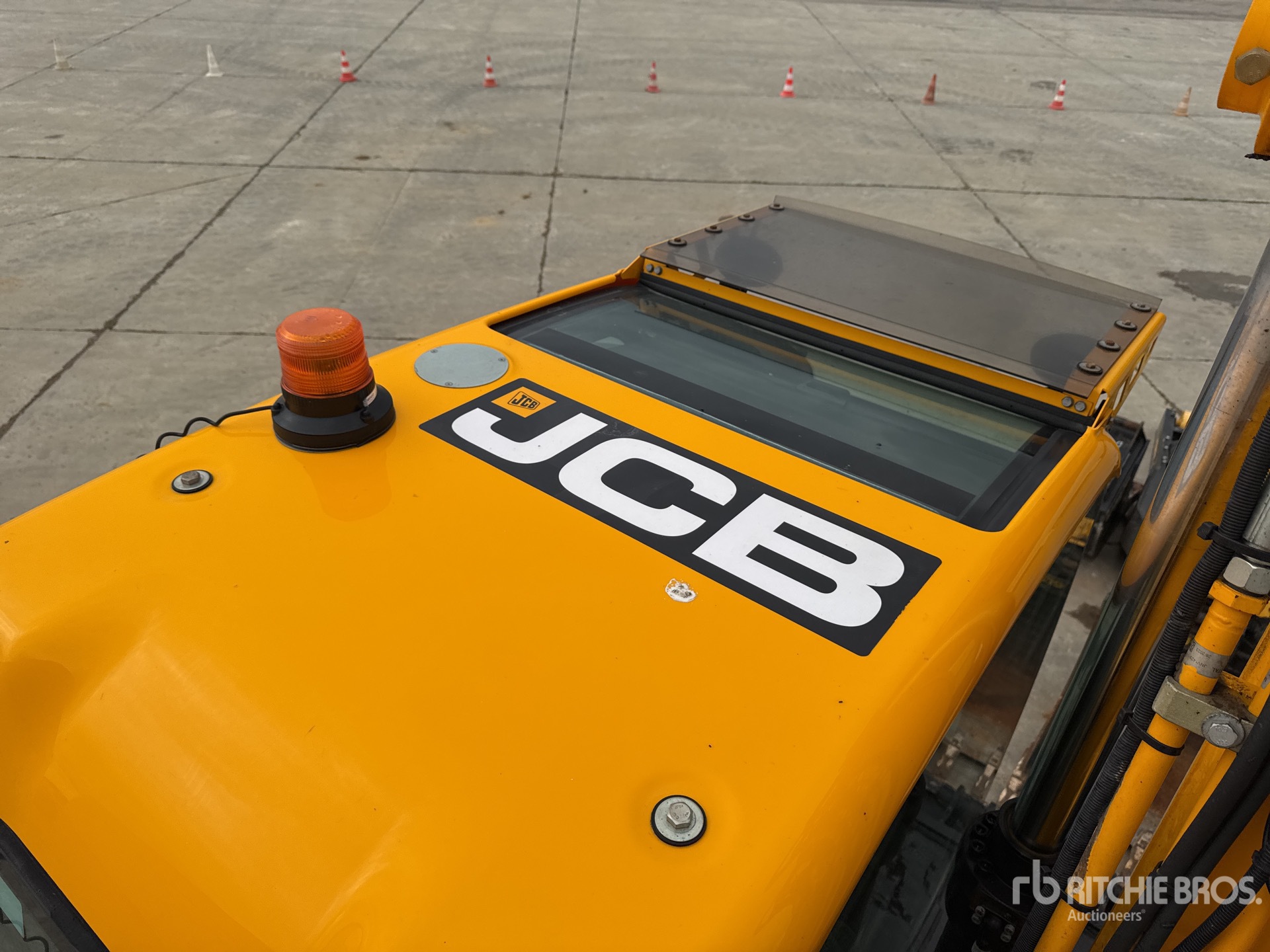 2023 JCB JS145WT-SV
