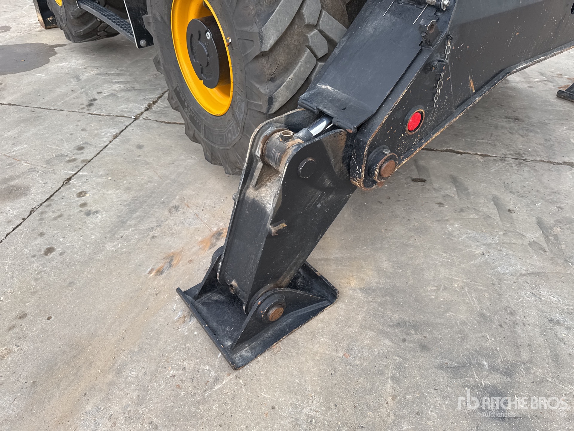 2023 JCB JS145WT-SV