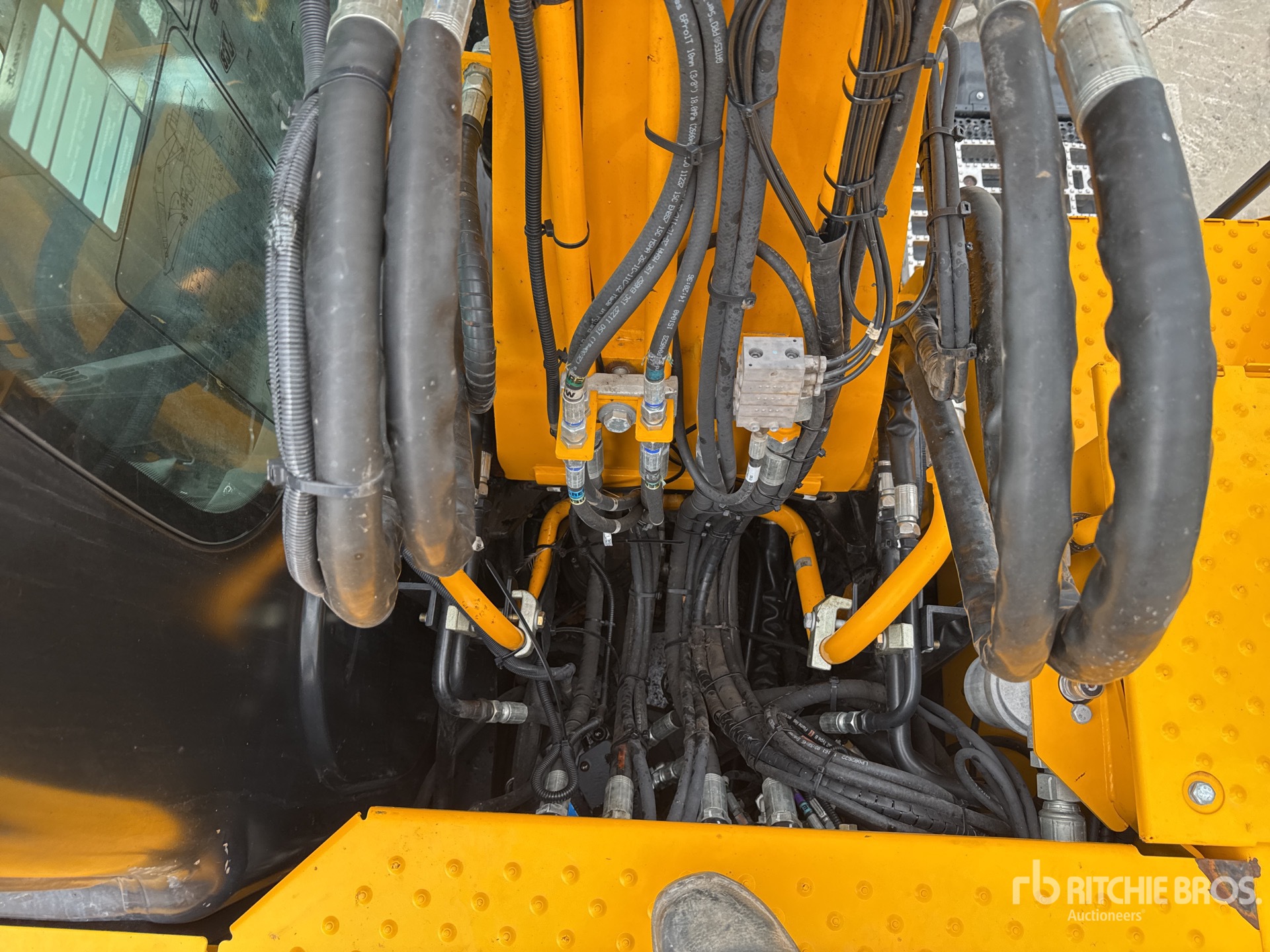 2023 JCB JS145WT-SV