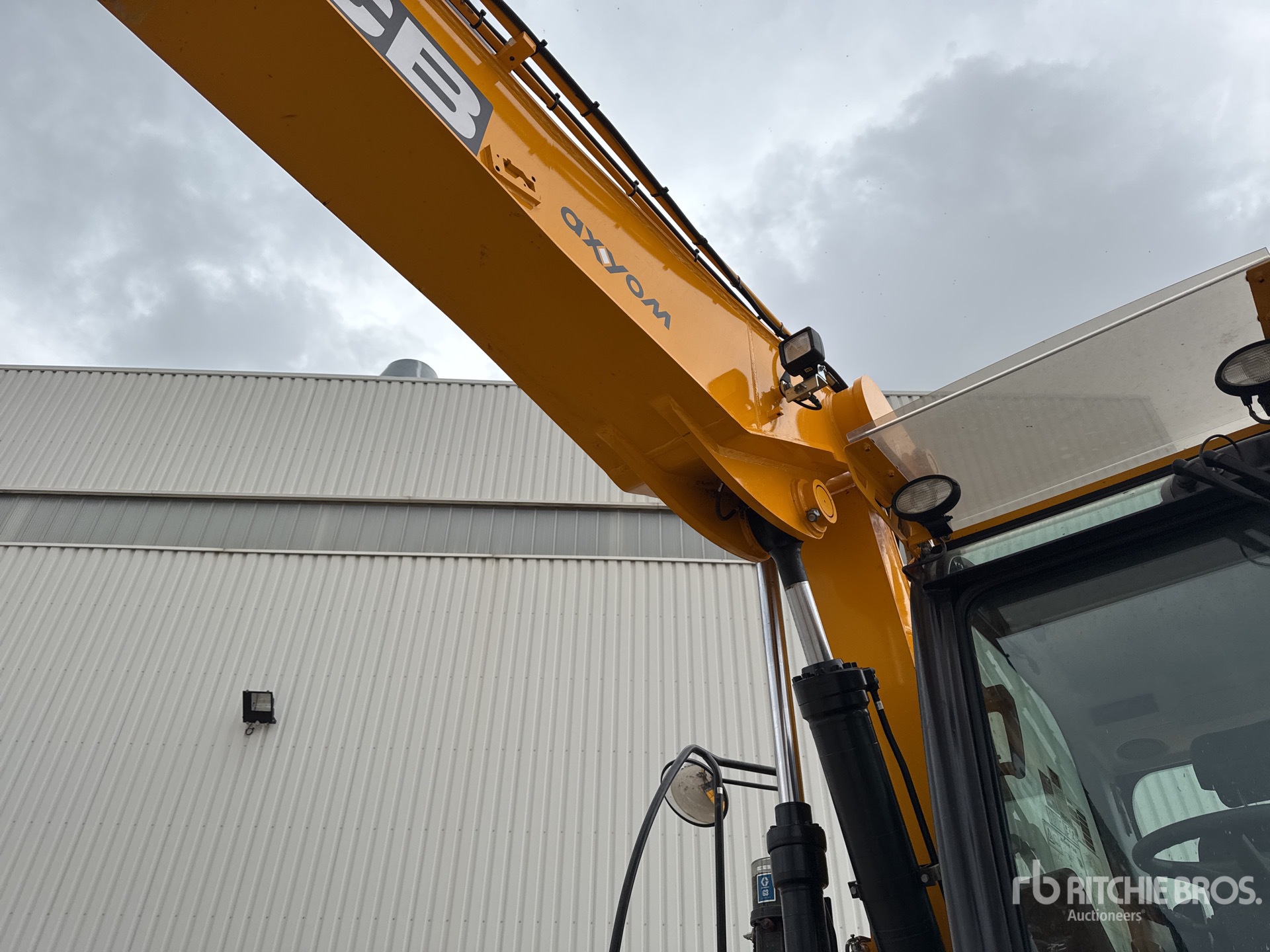 2023 JCB JS145WT-SV