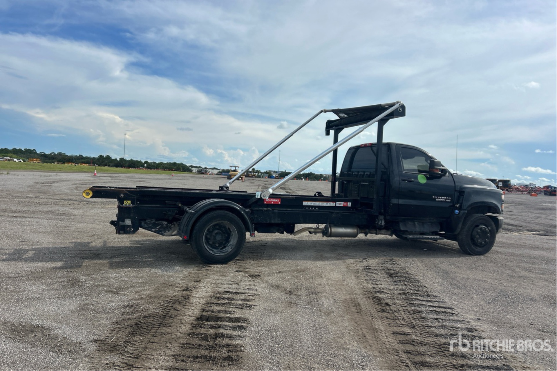 2023 Chevrolet SILVERADO 6500