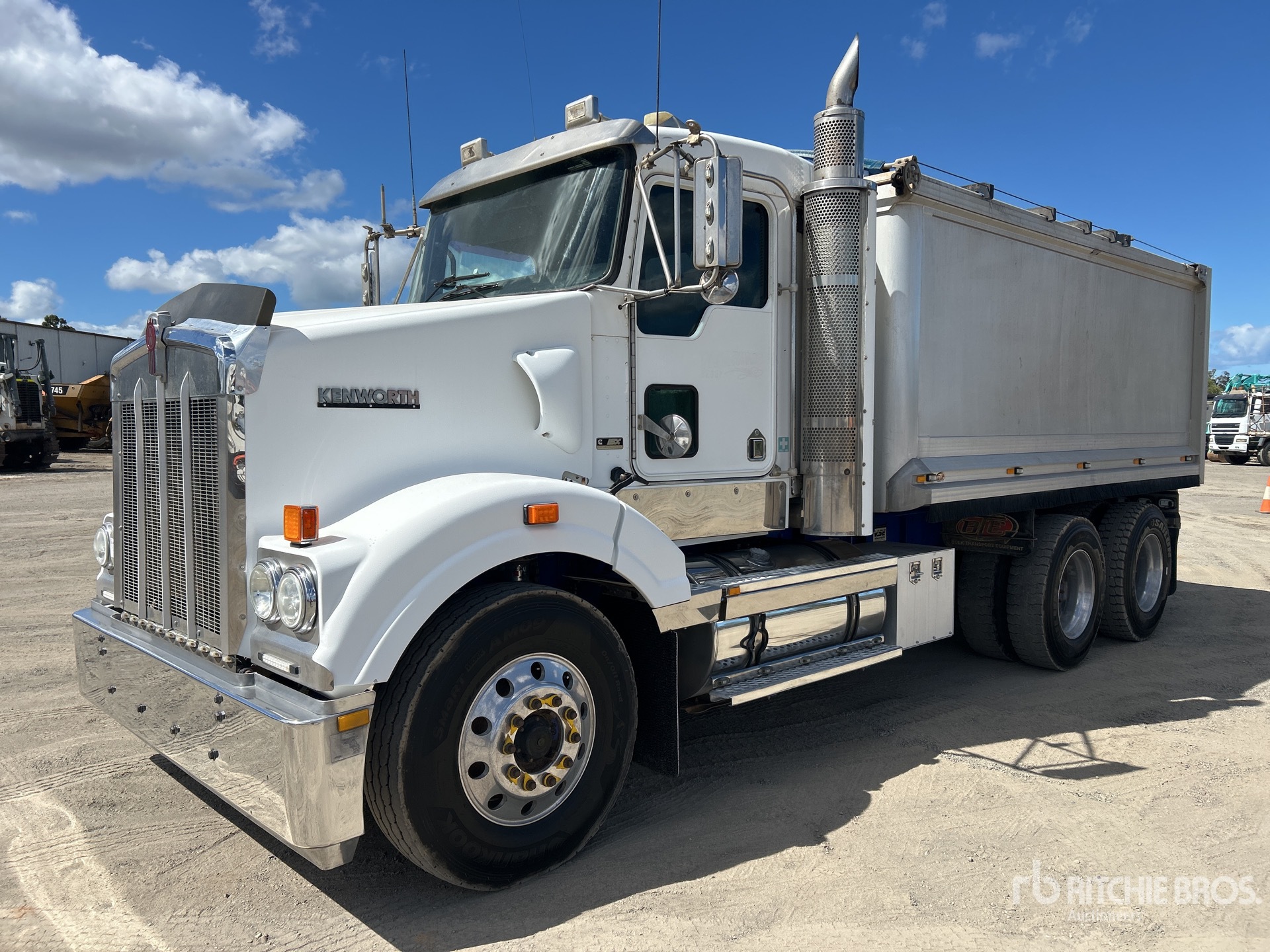2010 Kenworth T408SAR