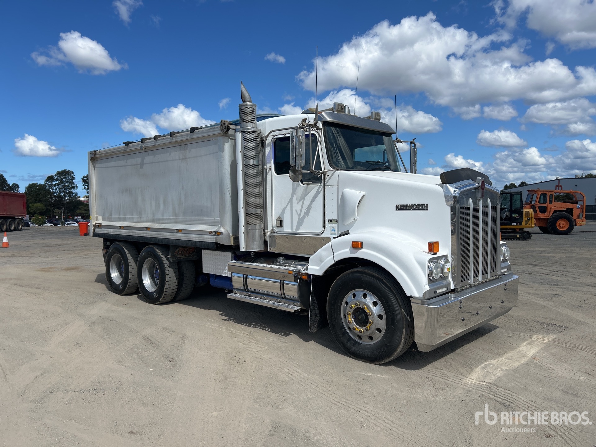 2010 Kenworth T408SAR