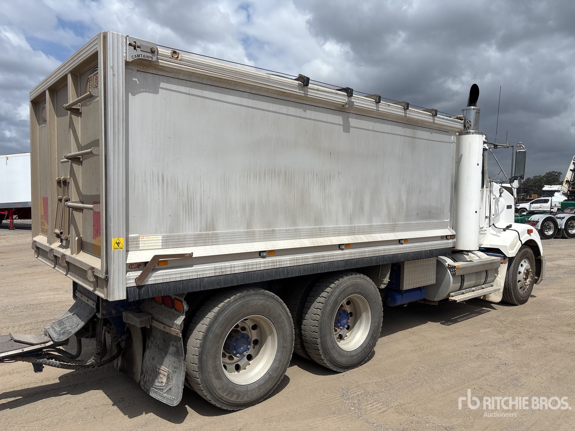 2010 Kenworth T408SAR