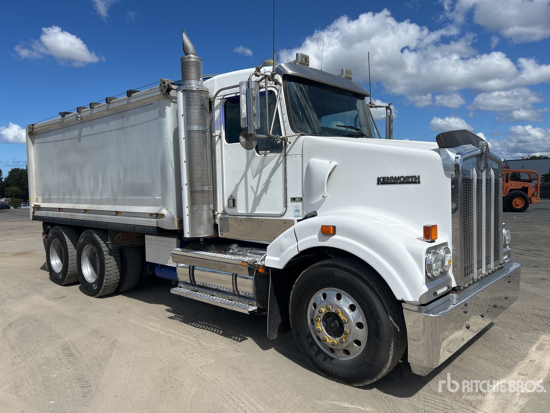 Photo of 2010 Kenworth T408SAR