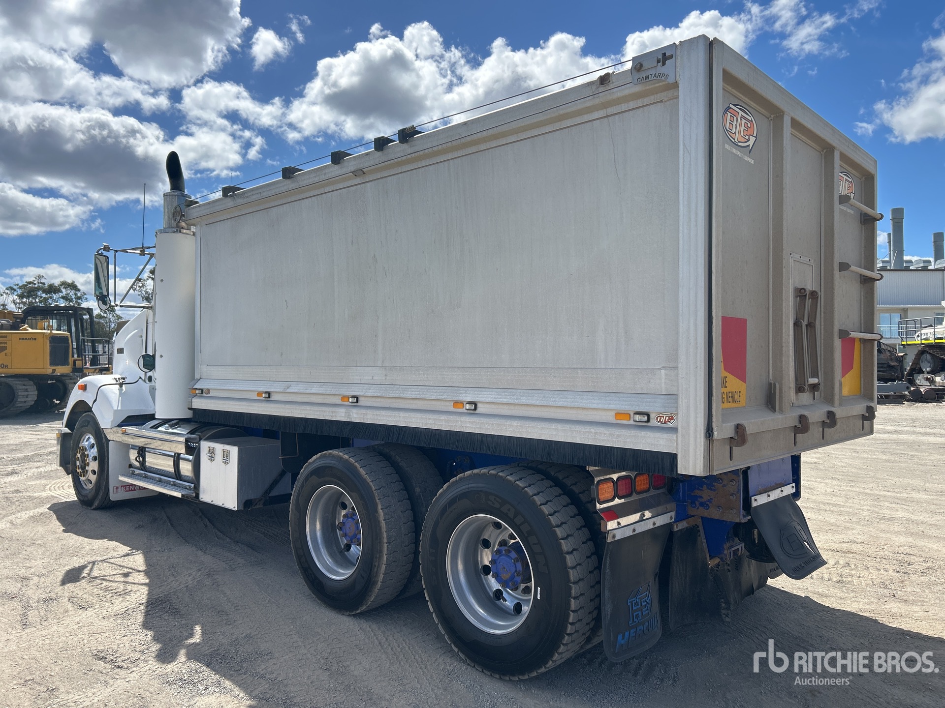 2010 Kenworth T408SAR
