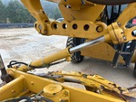 Hydraulics with Saddle Positioning Cylinder