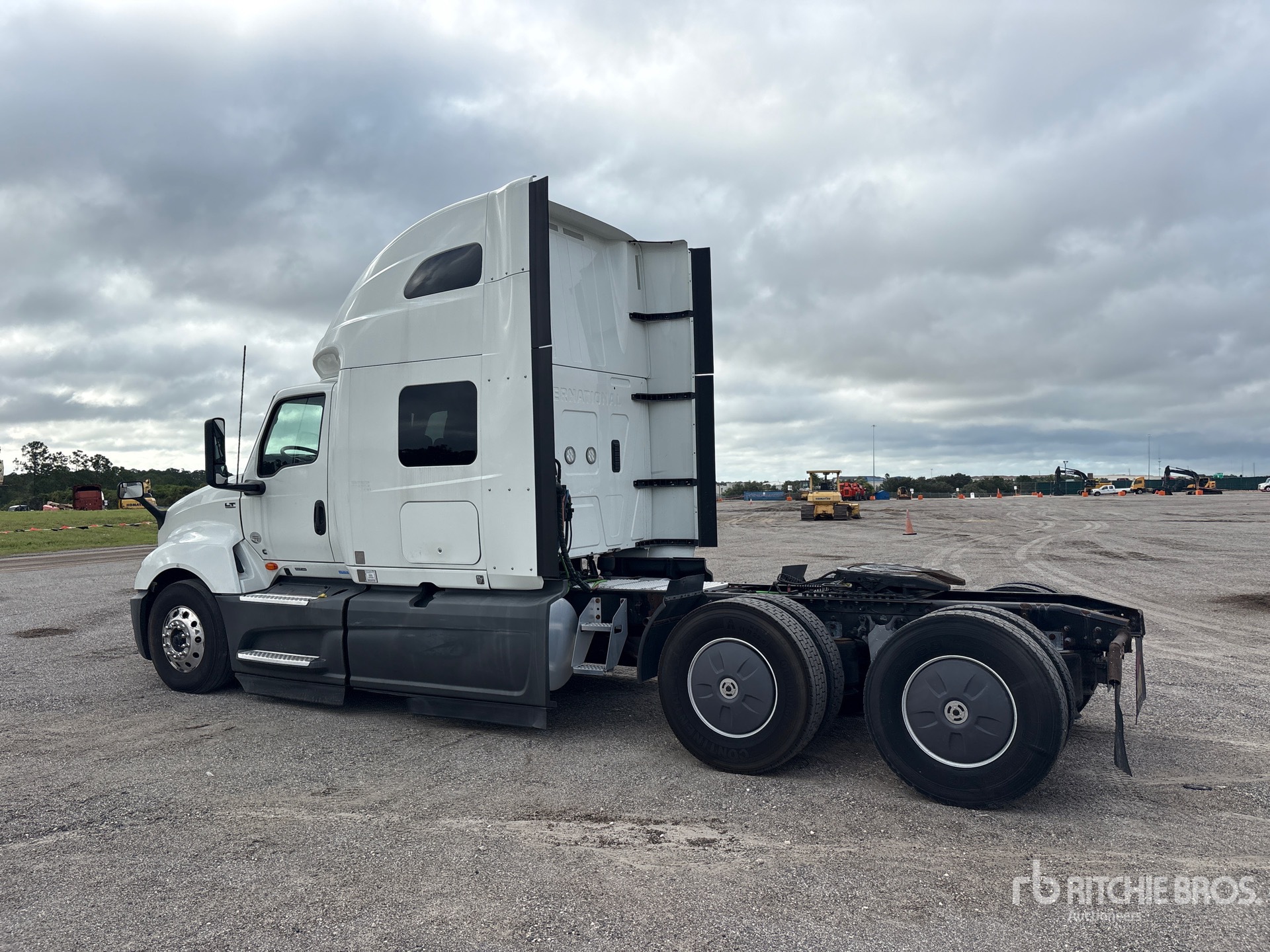 2022 International LT625