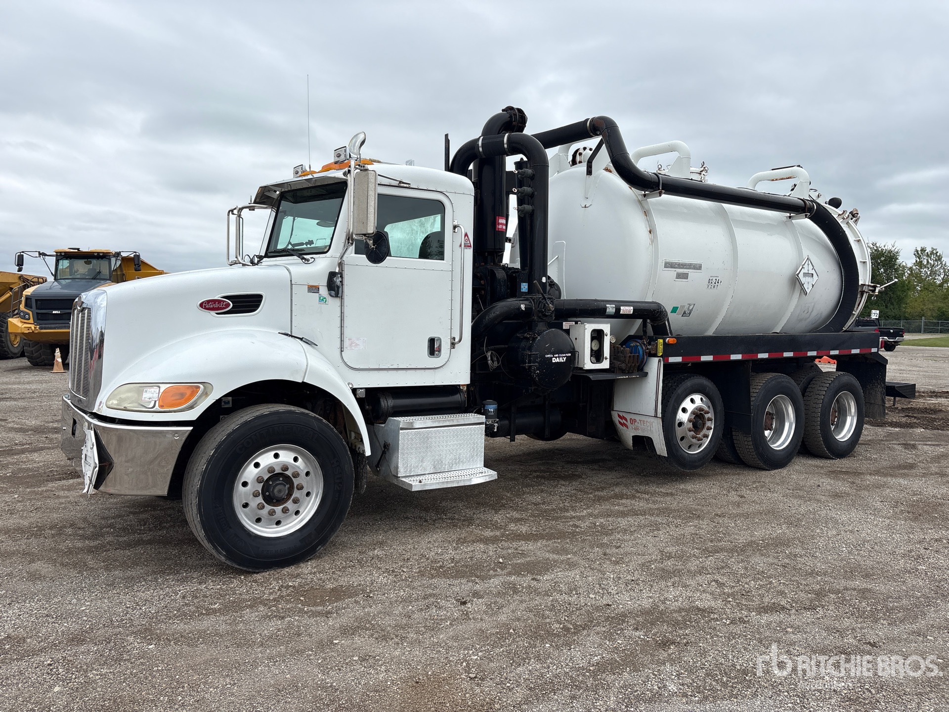 Photo of 2006 Peterbilt 335