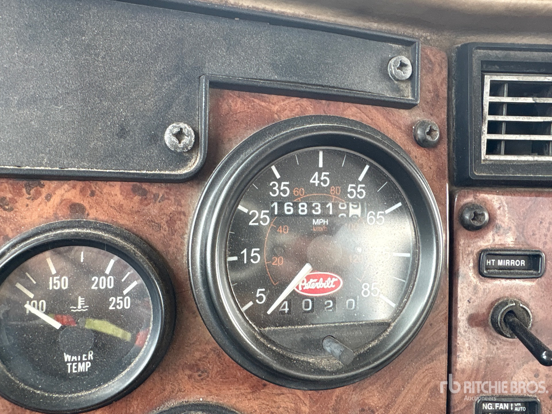 2006 Peterbilt 335