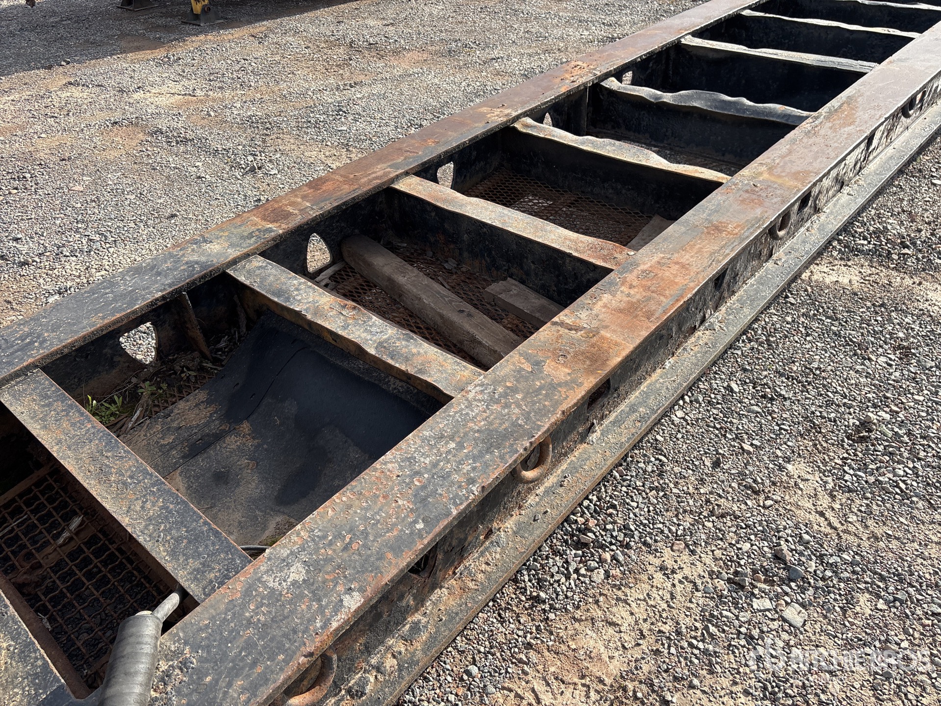 2008 Deloupe 60 TON TRI/A BEAM REMOVABLE GOO ...