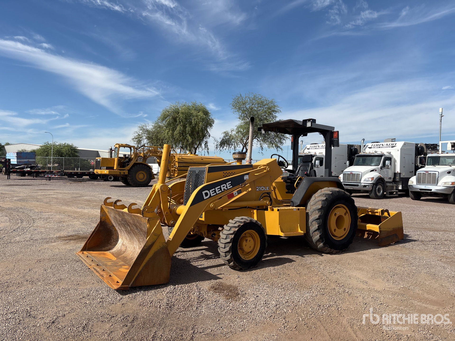 Photo of 2006 John Deere 210LE
