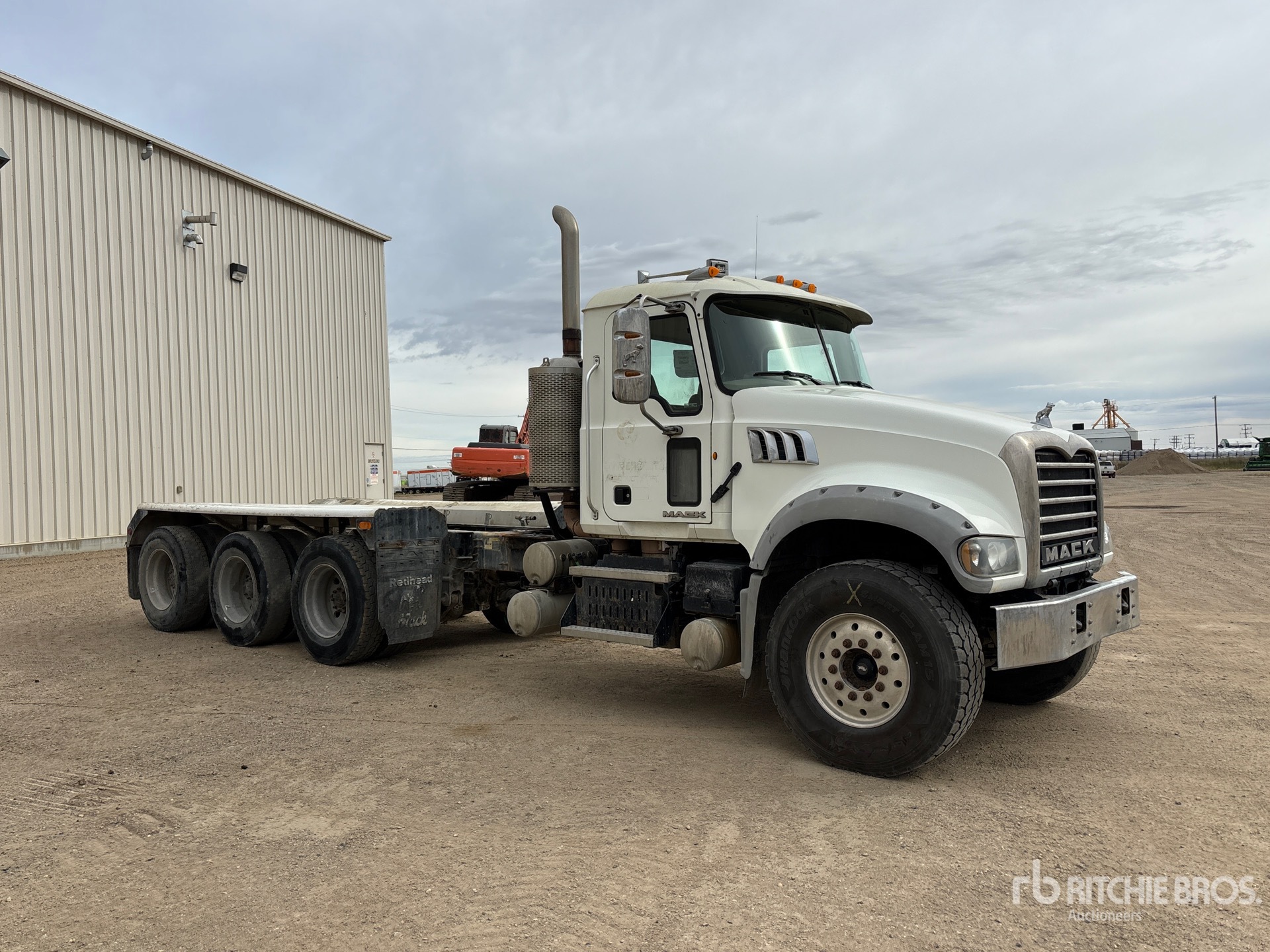 2013 Mack GU714
