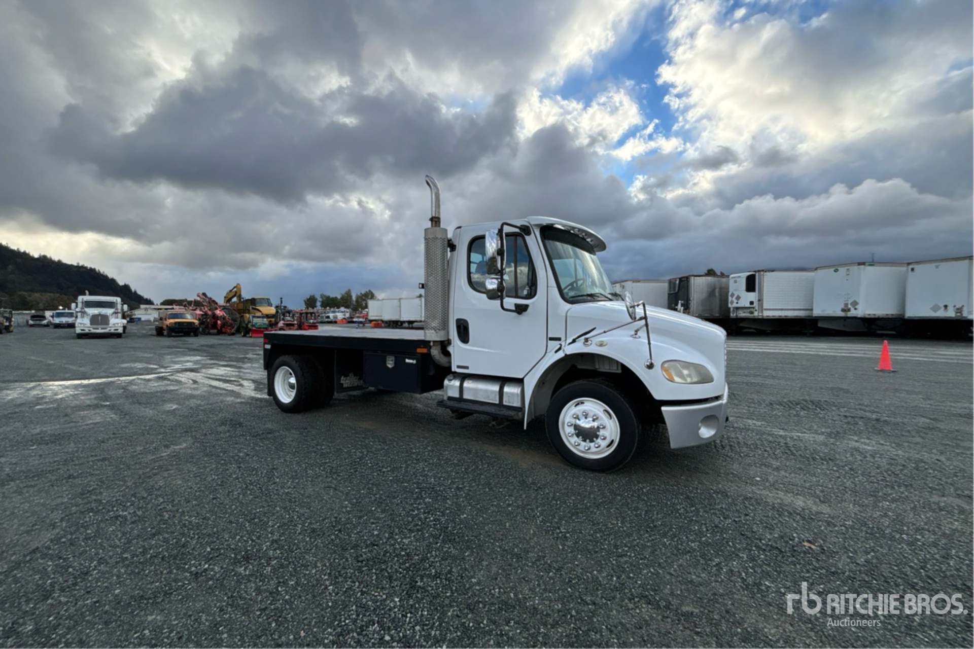 2006 Freightliner M2 106