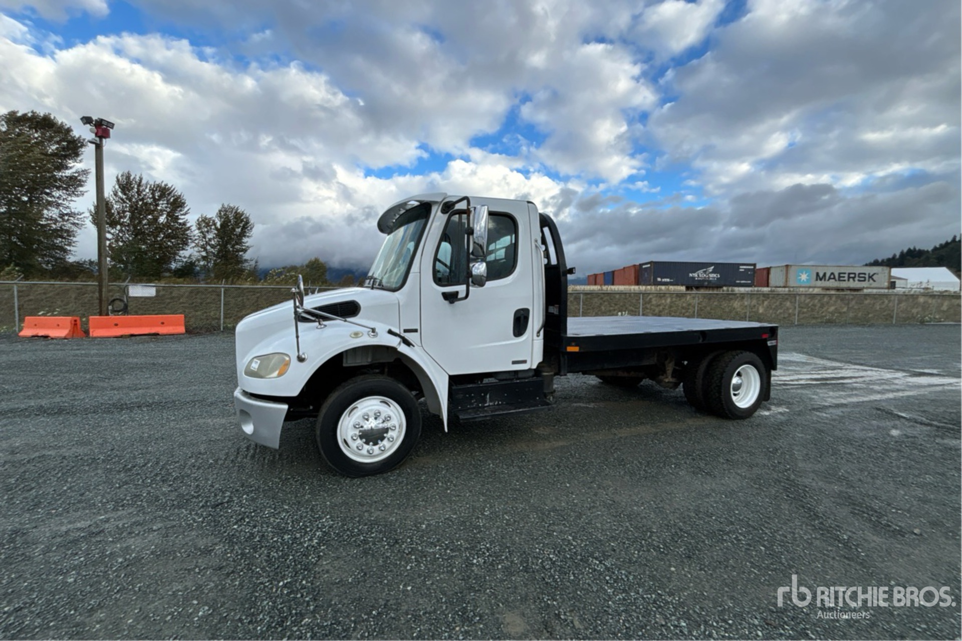 2006 Freightliner M2 106