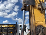 Hydraulics with Thumb Cylinder