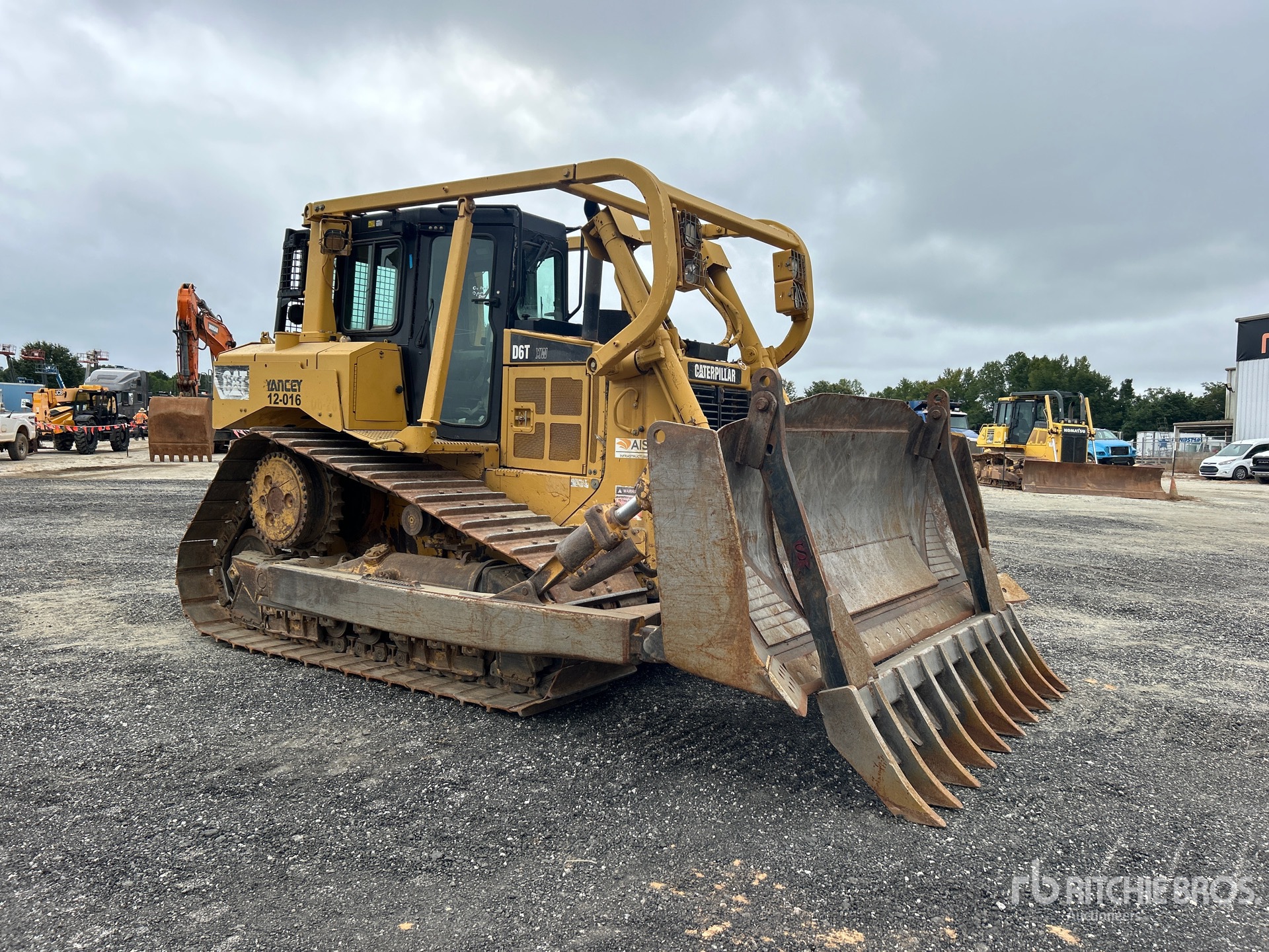 2011 Caterpillar D6T XW