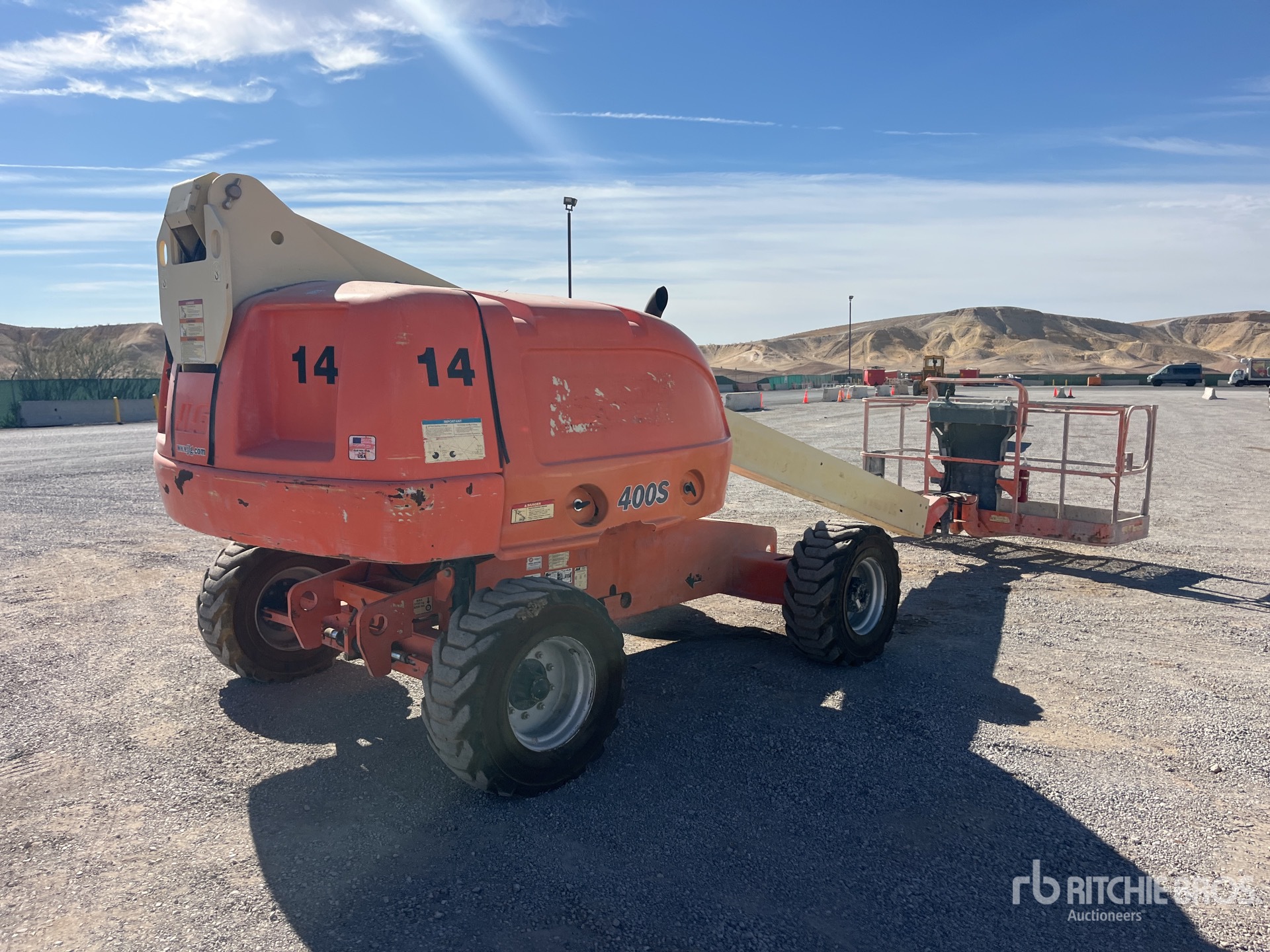 2007 JLG 400S