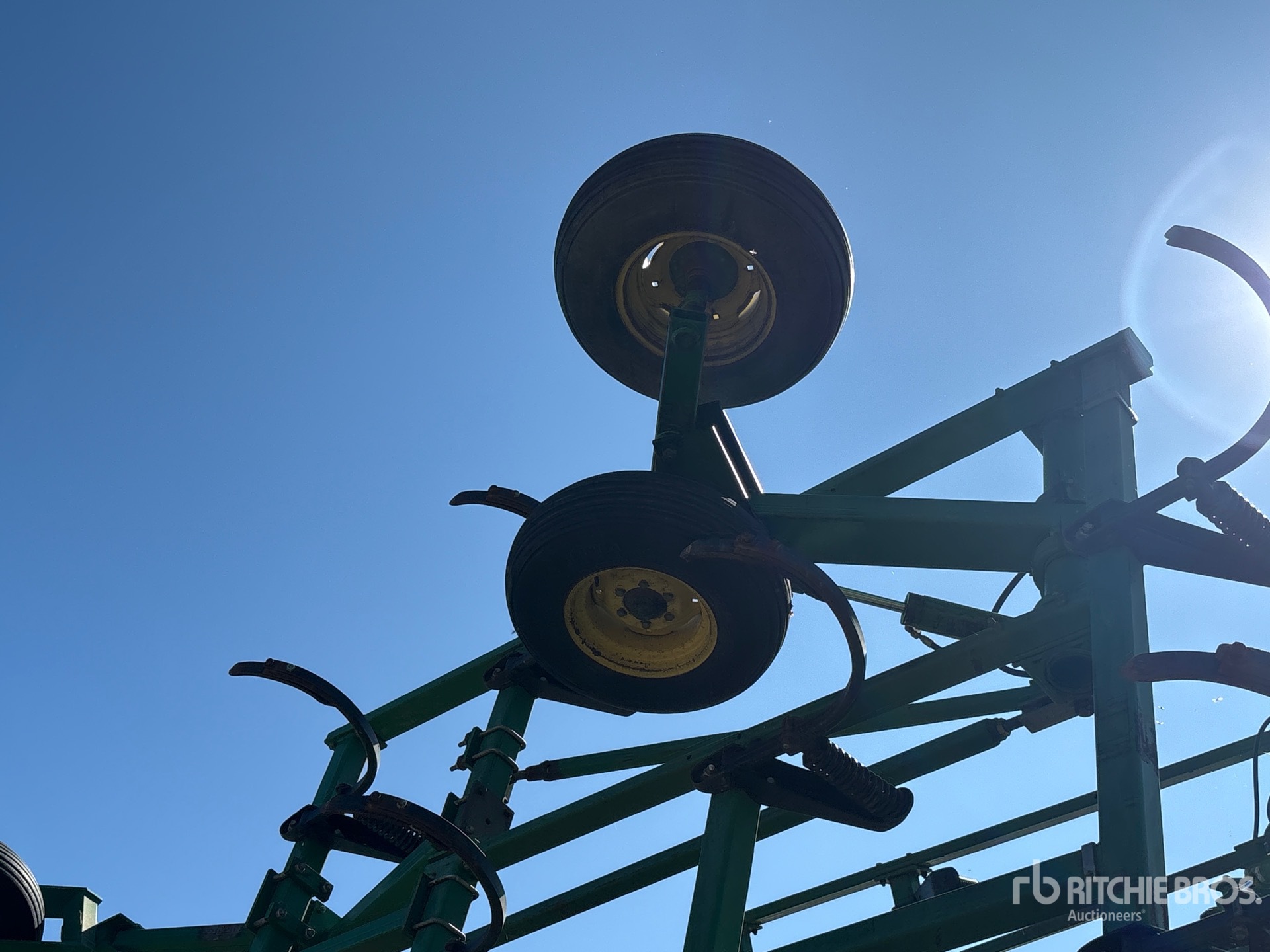John Deere 680