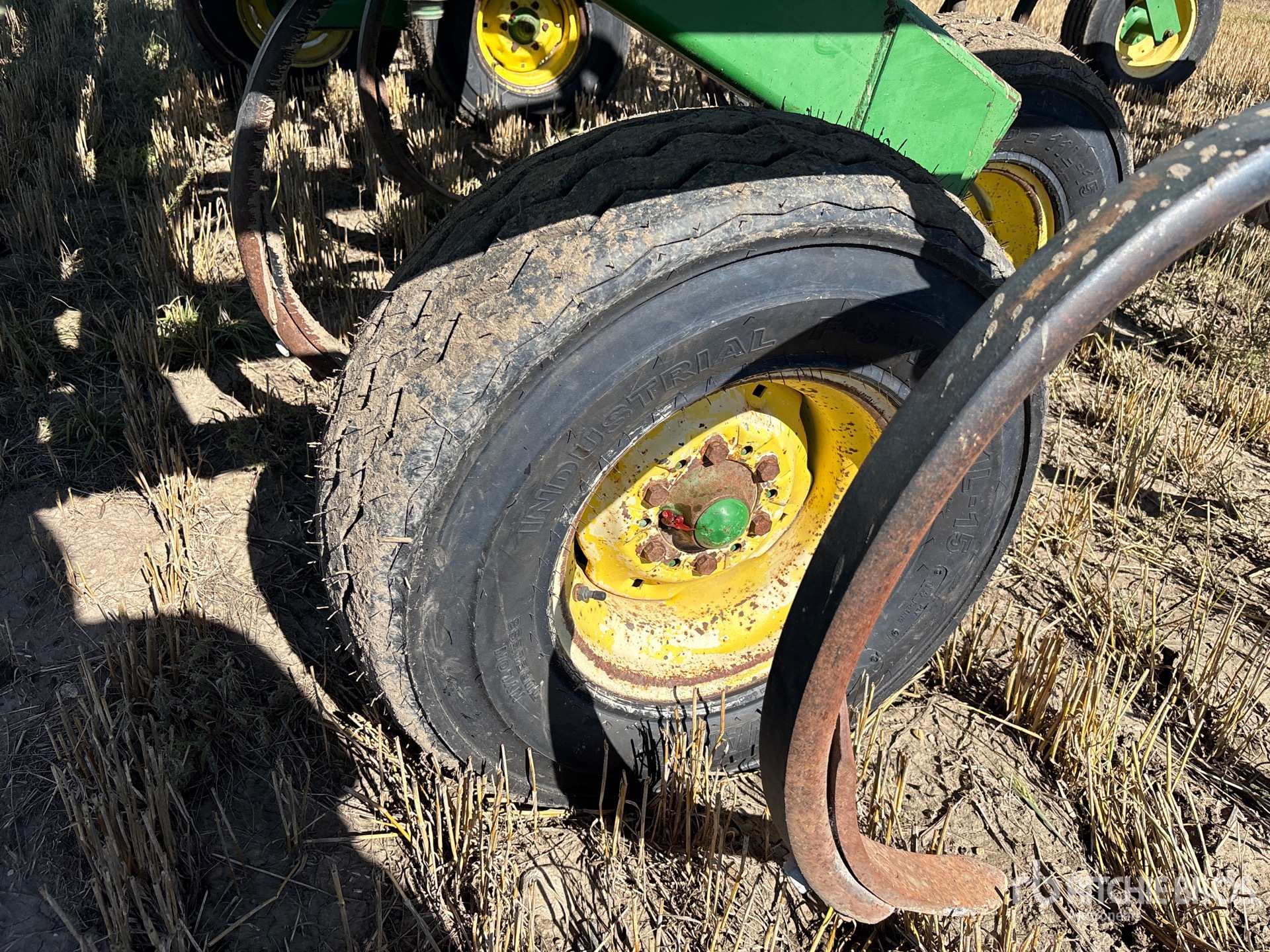 John Deere 680