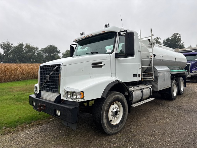2002 Volvo VHD 100 bbl 6x4 Tanker Truck
