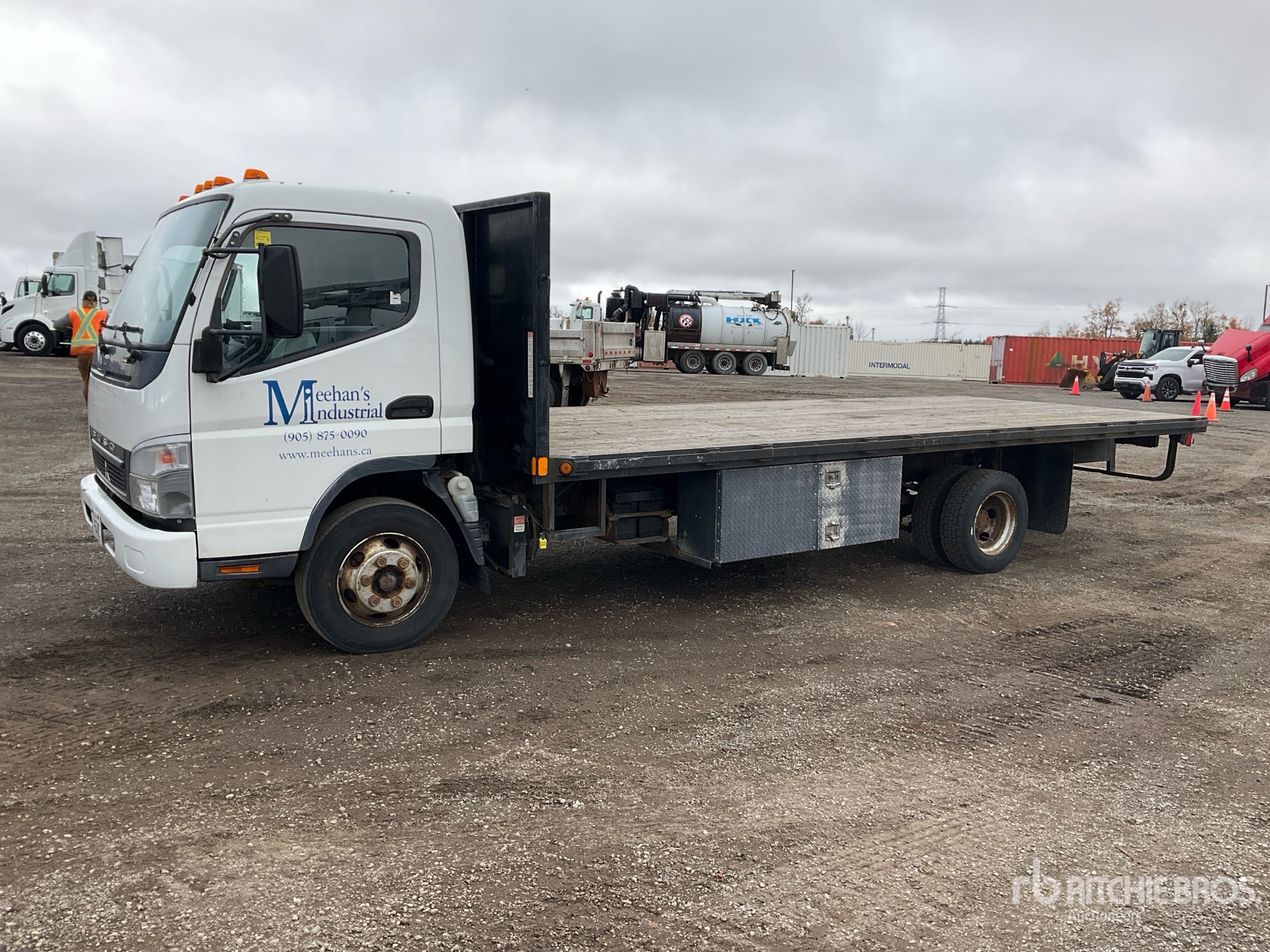 Photo of 2010 Mitsubishi FUSO