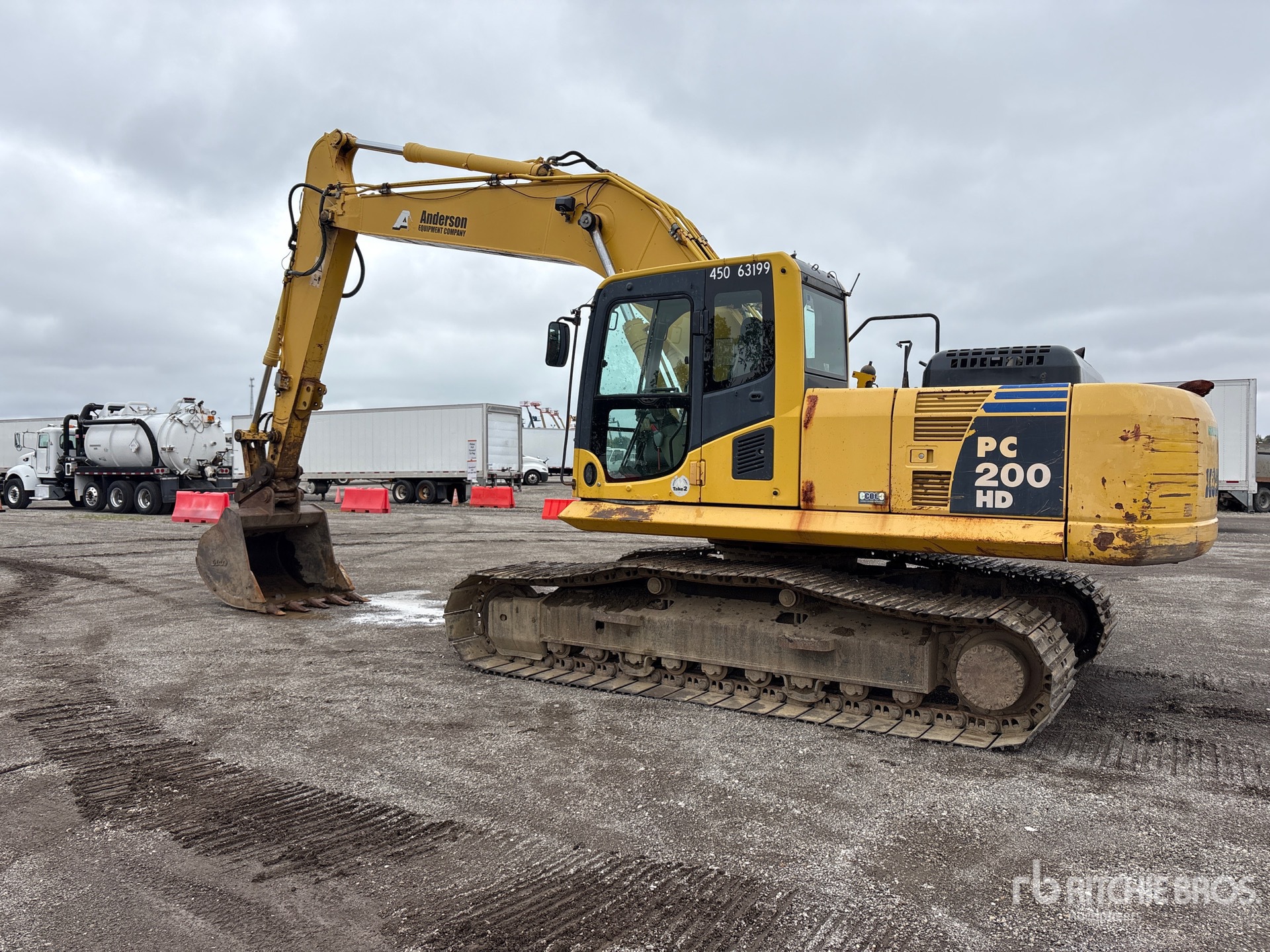 2011 Komatsu PC200LC-8