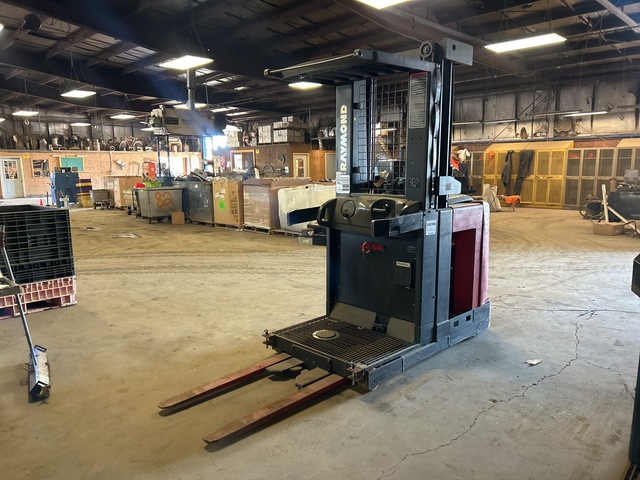 Raymond 261-0PC30TT 3000 lb Order Picker