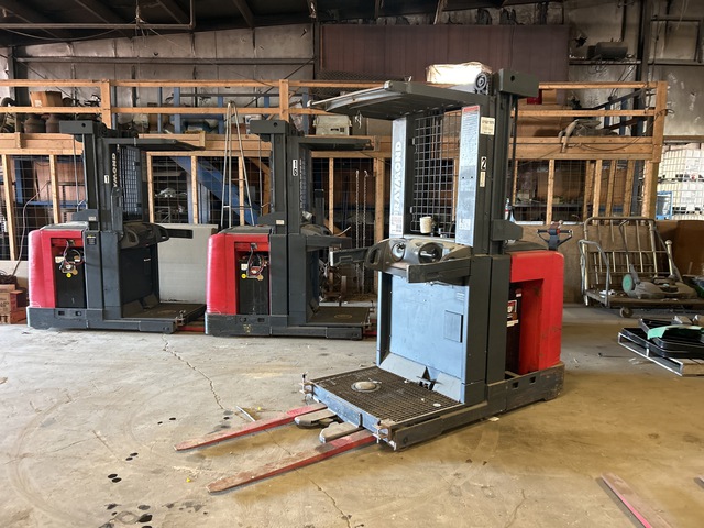 Raymond 261-0PC30TT 3000 lb Order Picker